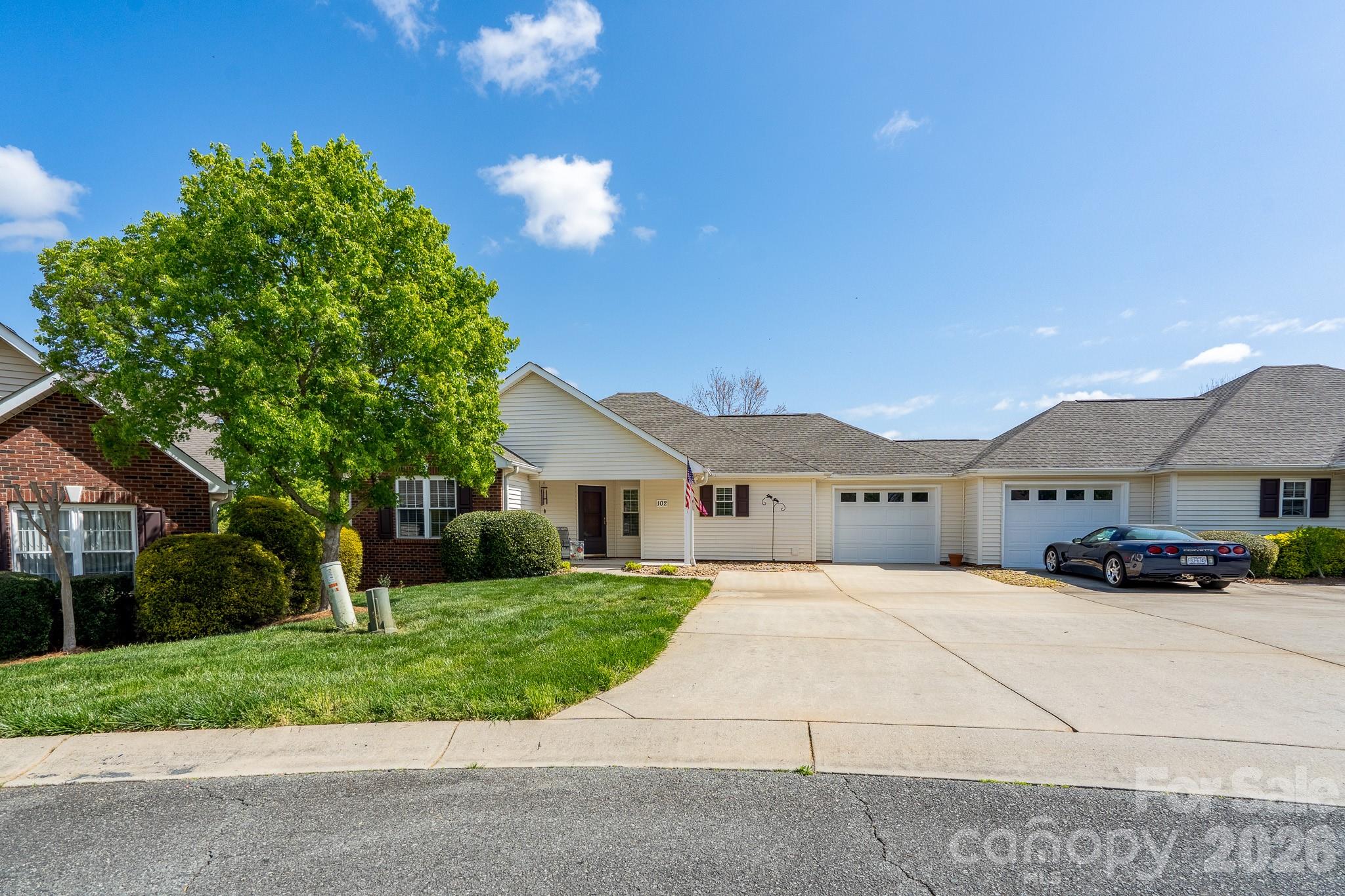 102 KESWICK Lane — Mooresville