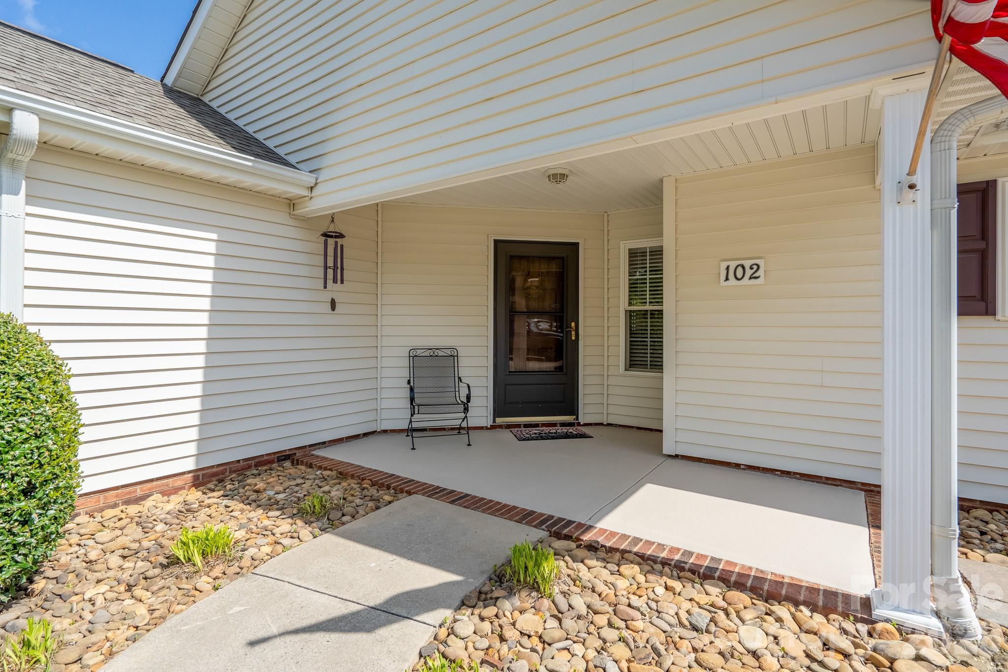 102 KESWICK Lane — Mooresville