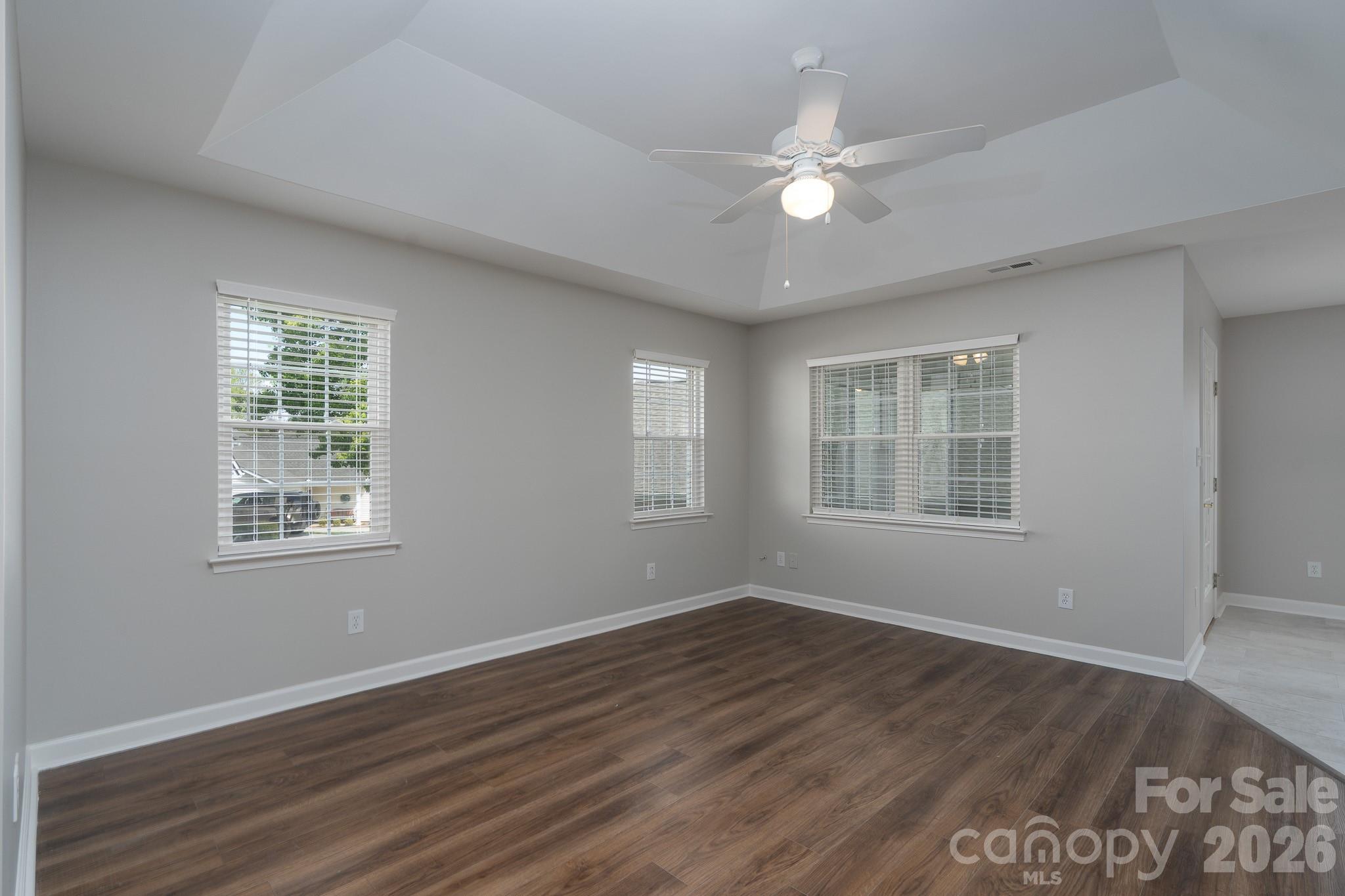 102 KESWICK Lane — Mooresville