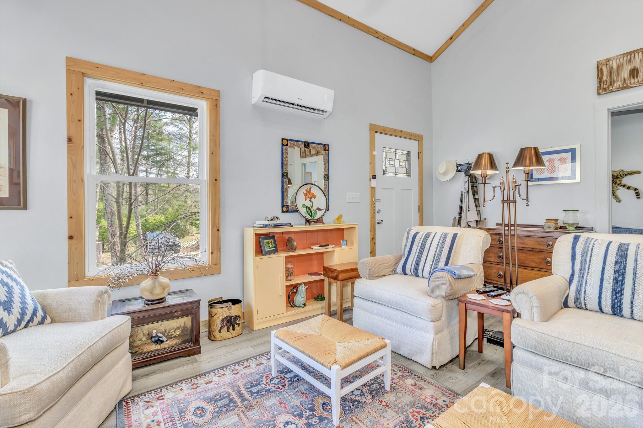 74 S Alta Vista Drive — Saluda