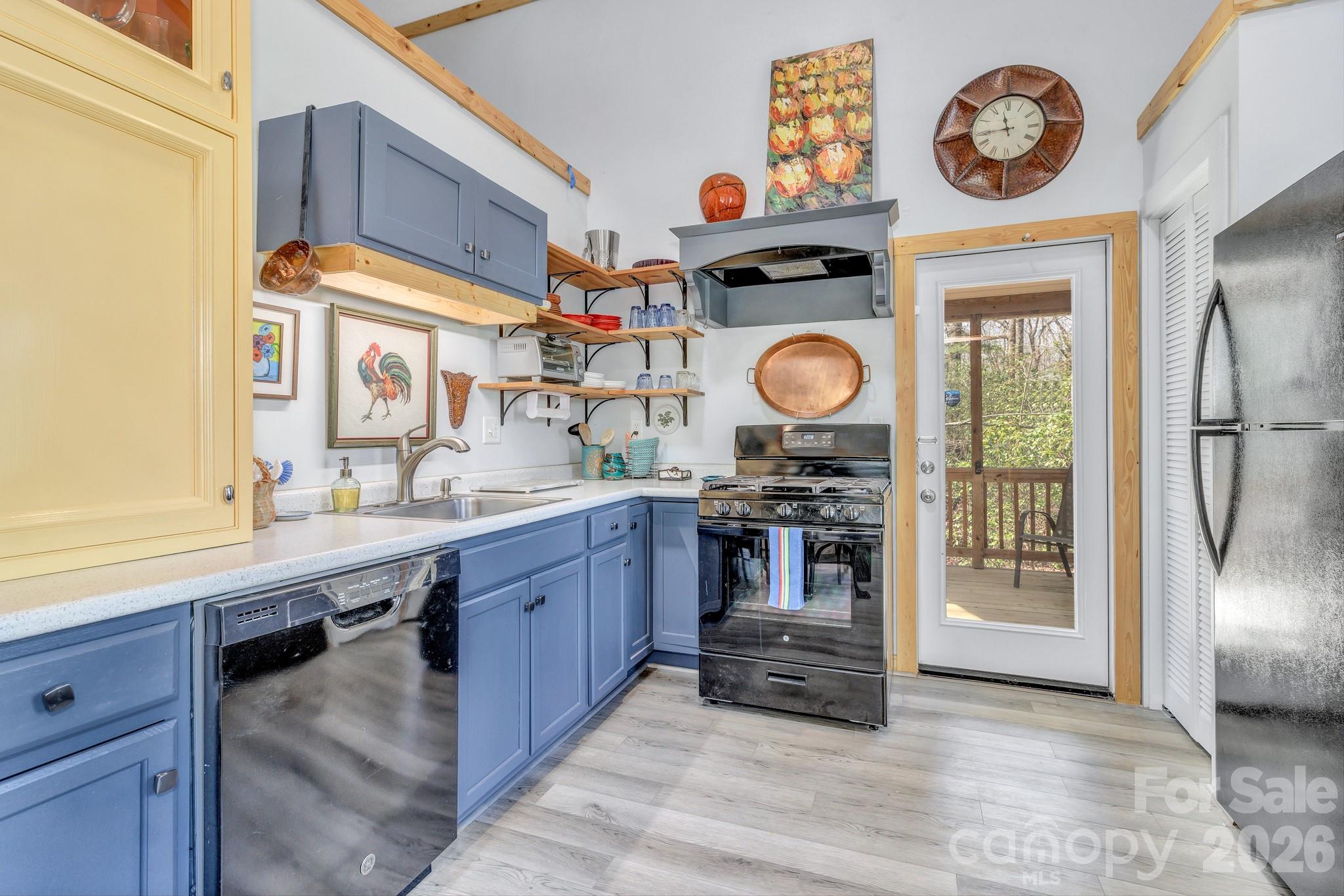 74 S Alta Vista Drive — Saluda