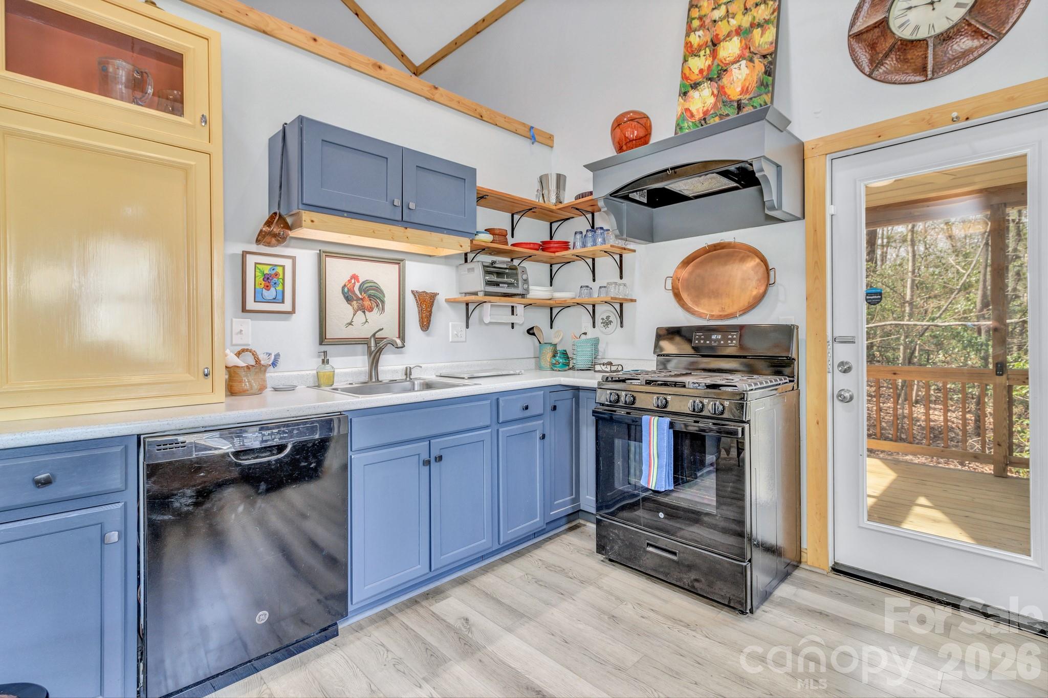 74 S Alta Vista Drive — Saluda