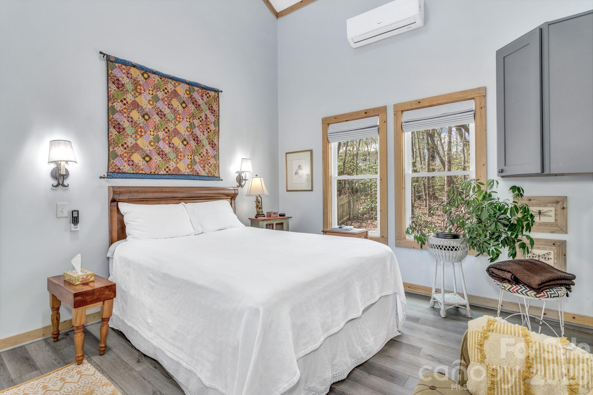 74 S Alta Vista Drive — Saluda