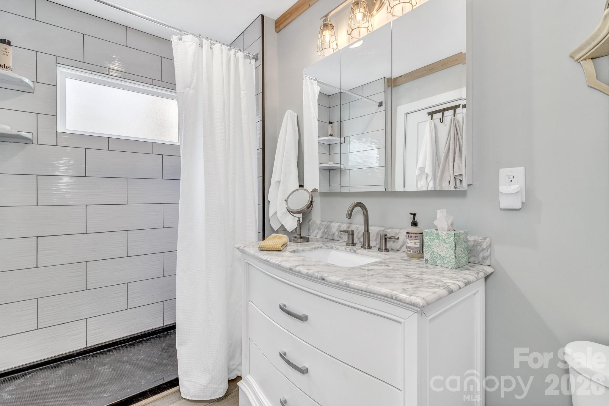74 S Alta Vista Drive — Saluda