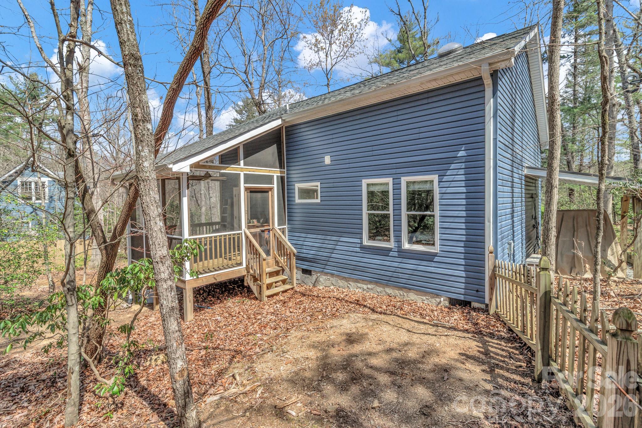 74 S Alta Vista Drive — Saluda
