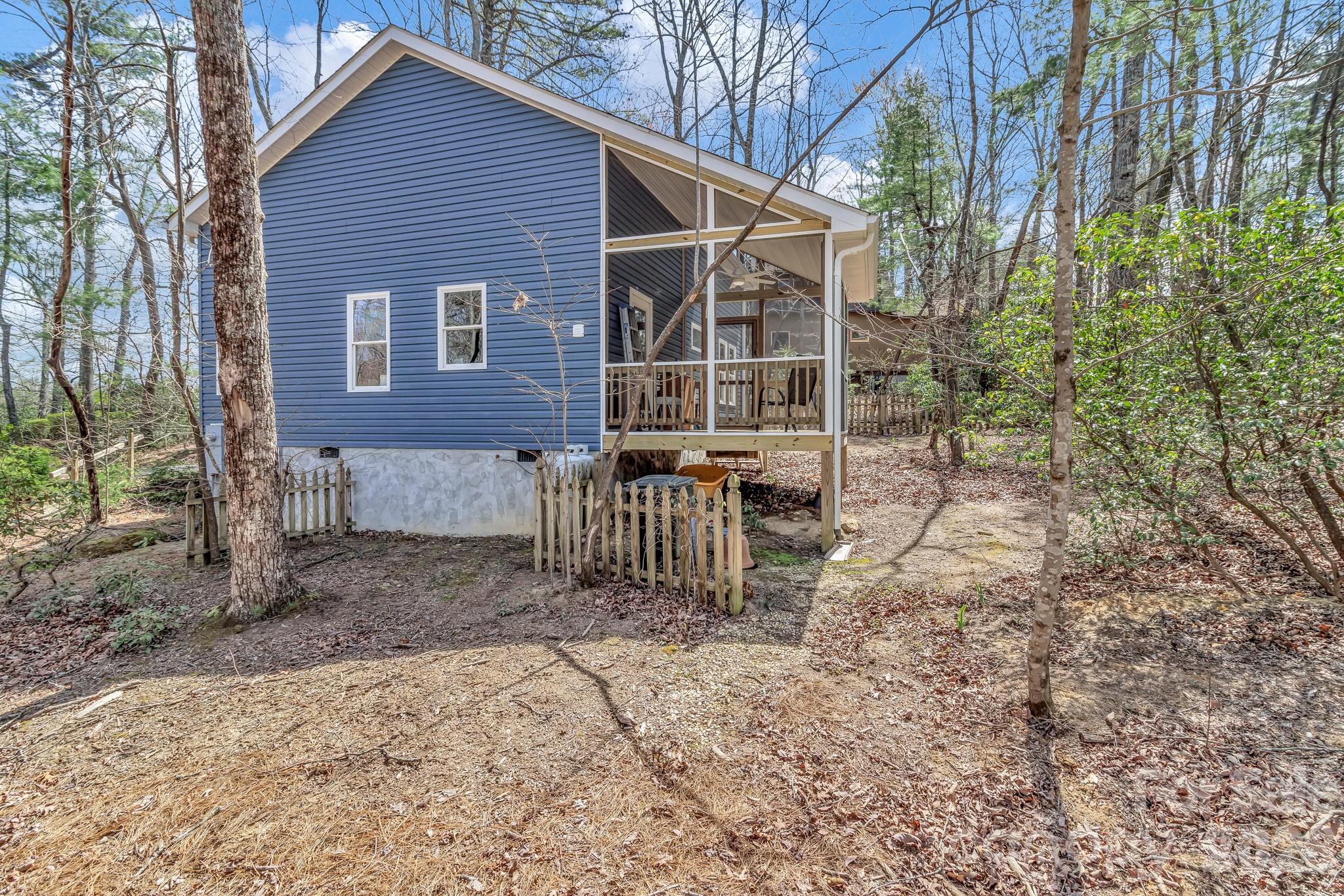 74 S Alta Vista Drive — Saluda
