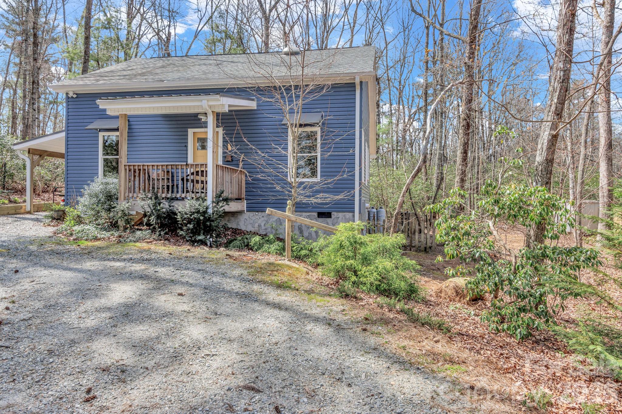 74 S Alta Vista Drive — Saluda
