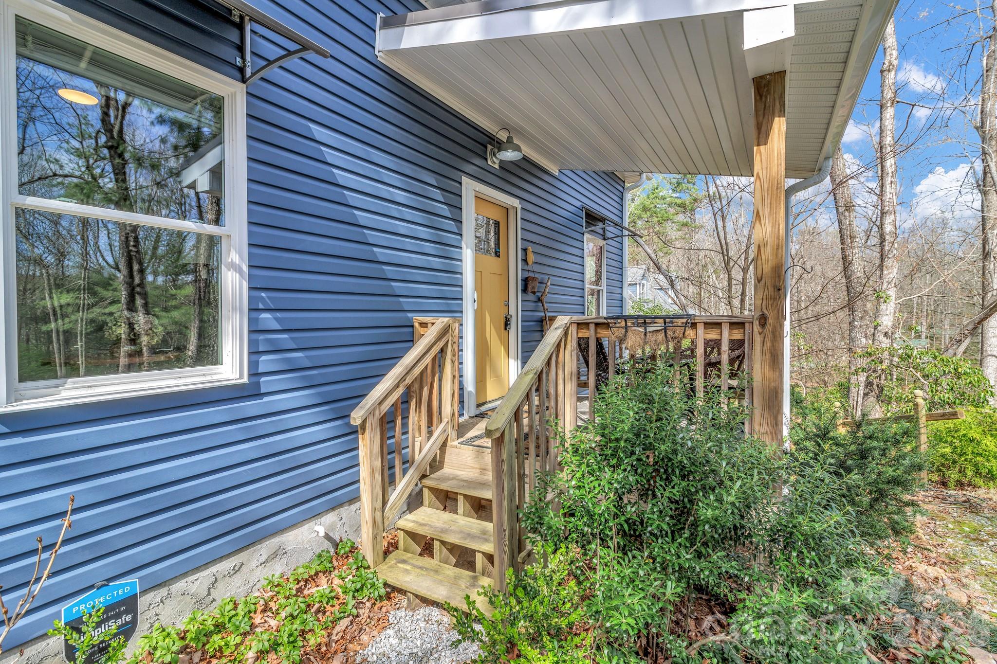 74 S Alta Vista Drive — Saluda
