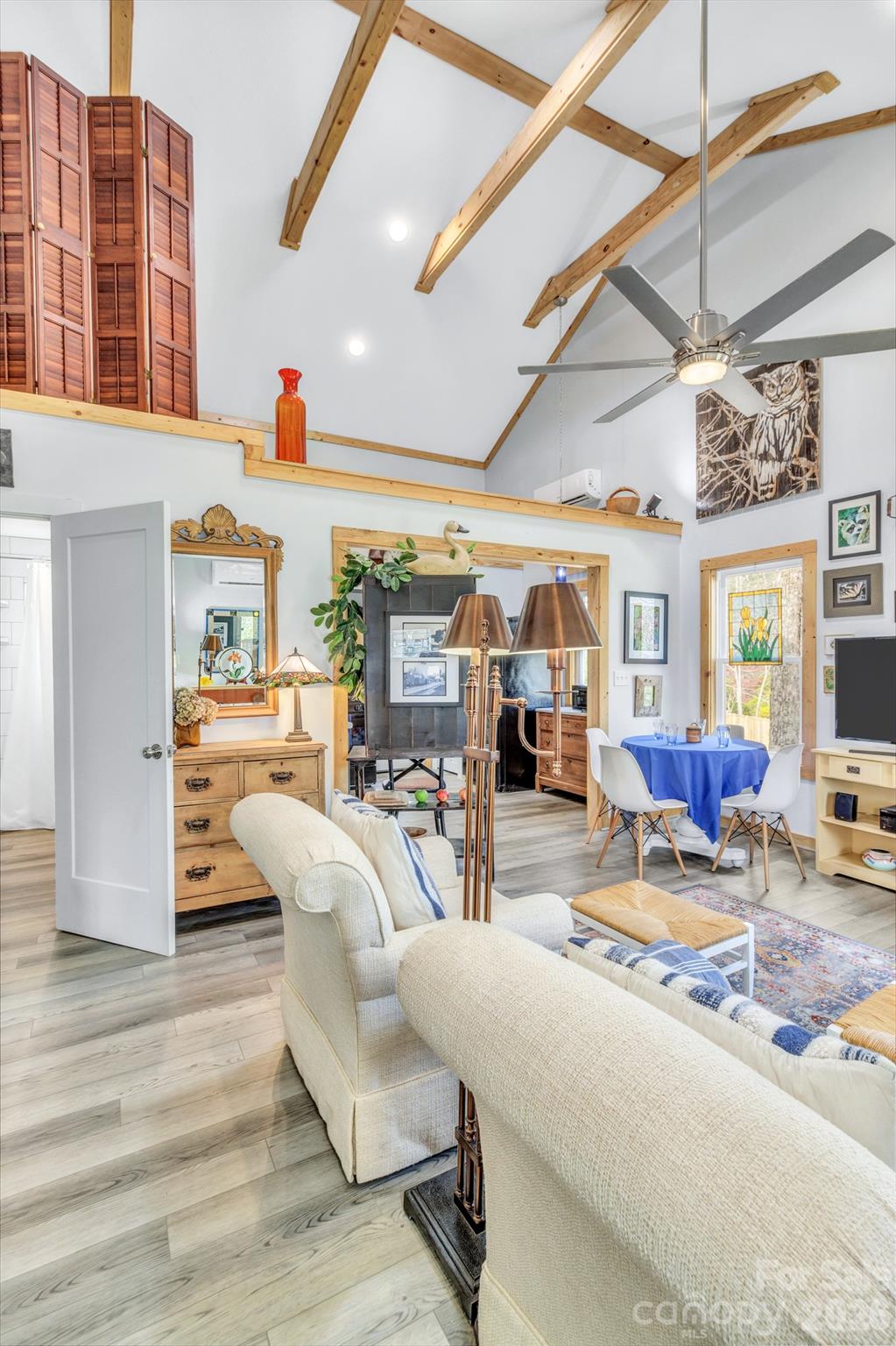 74 S Alta Vista Drive — Saluda
