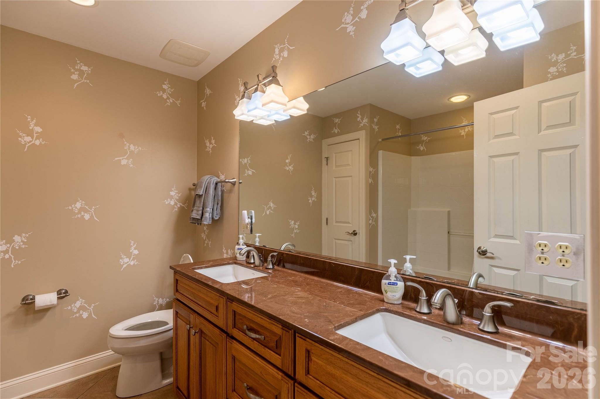 446 Windridge Drive — Sugar Grove