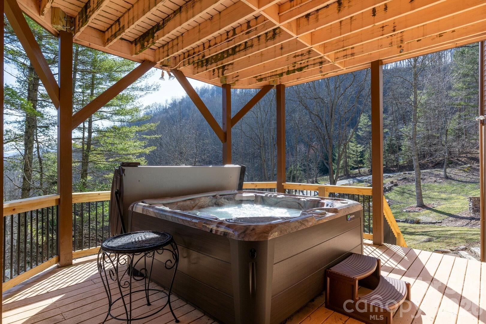 446 Windridge Drive — Sugar Grove