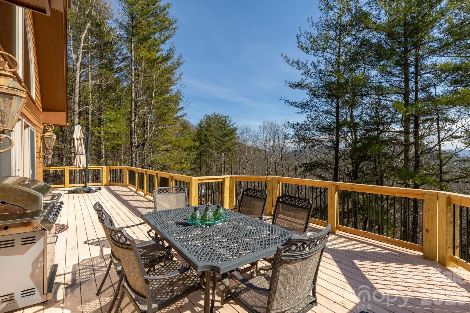 446 Windridge Drive — Sugar Grove