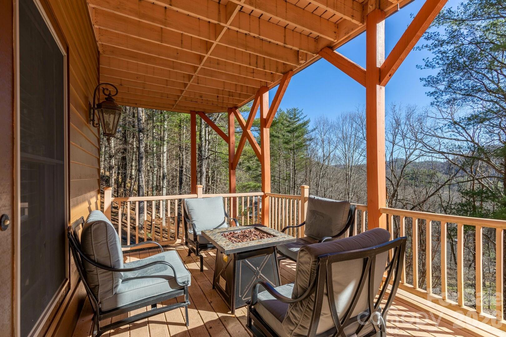446 Windridge Drive — Sugar Grove