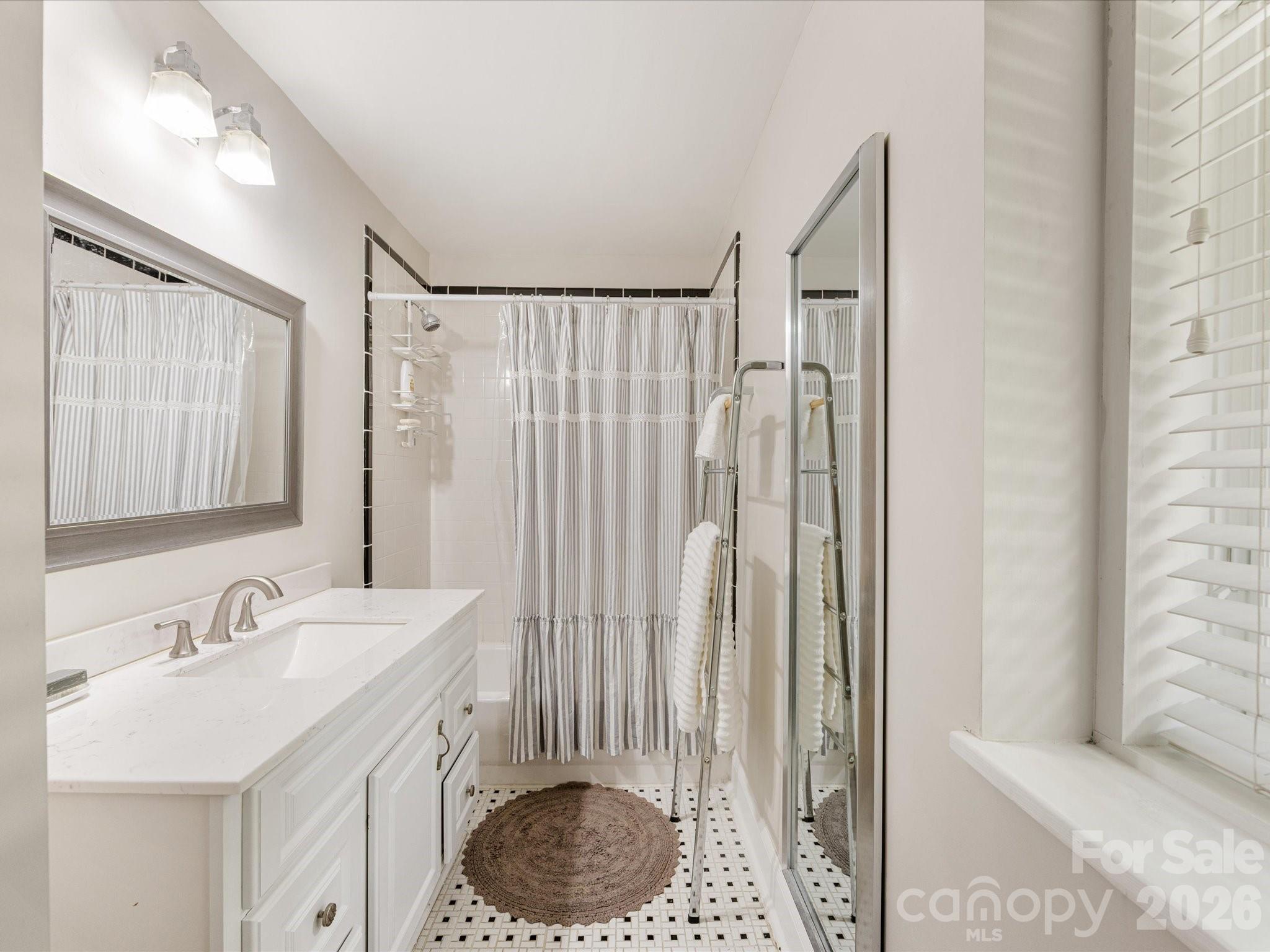 229 N Dotger Avenue #E16 — Charlotte