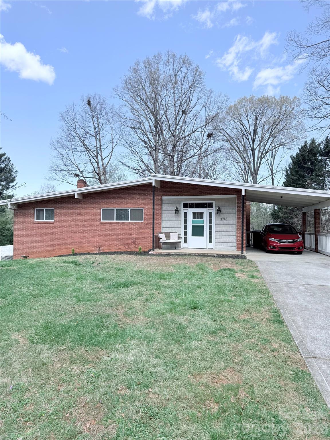 3743 Crosland Road — Winston Salem