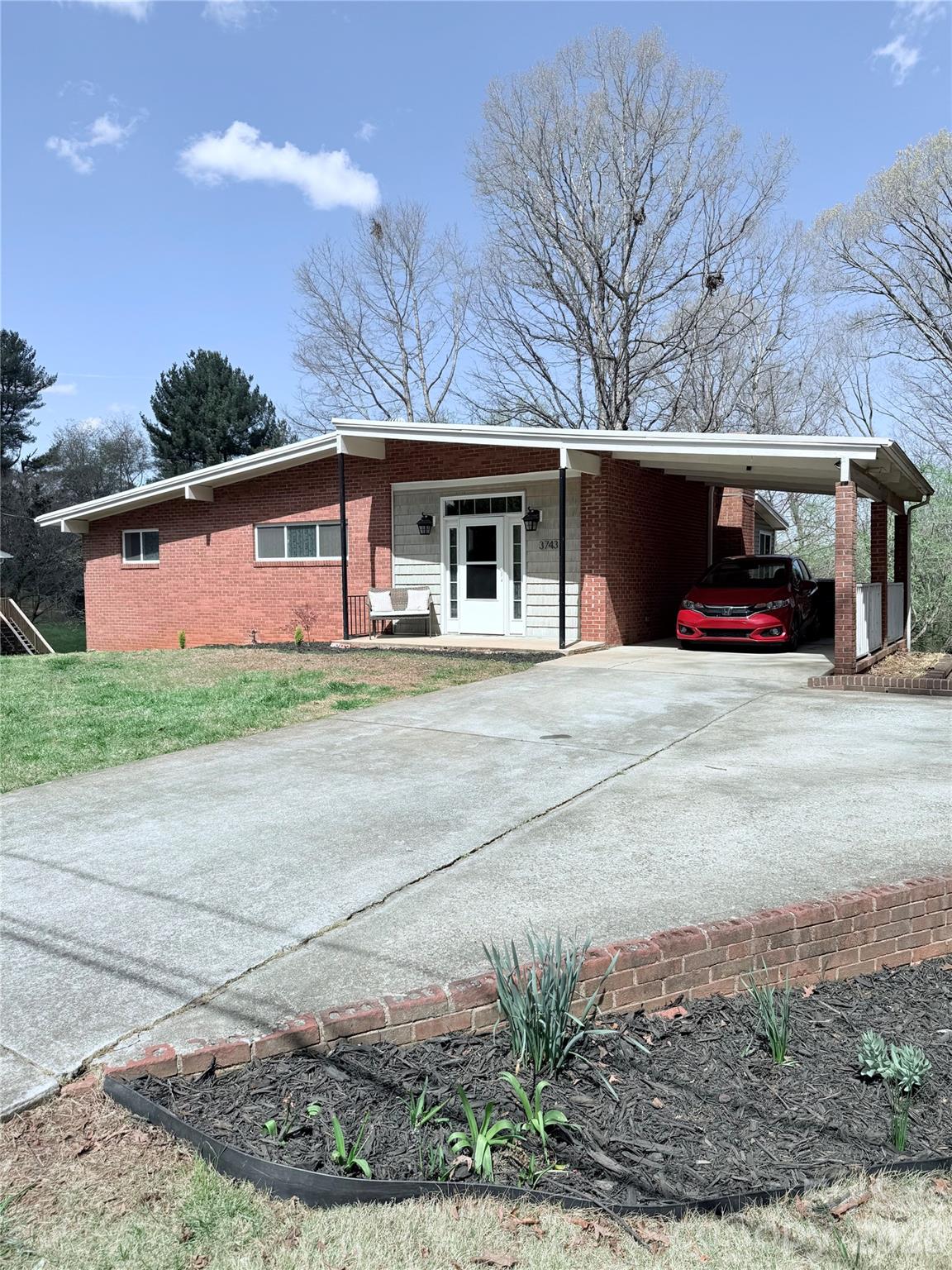 3743 Crosland Road — Winston Salem