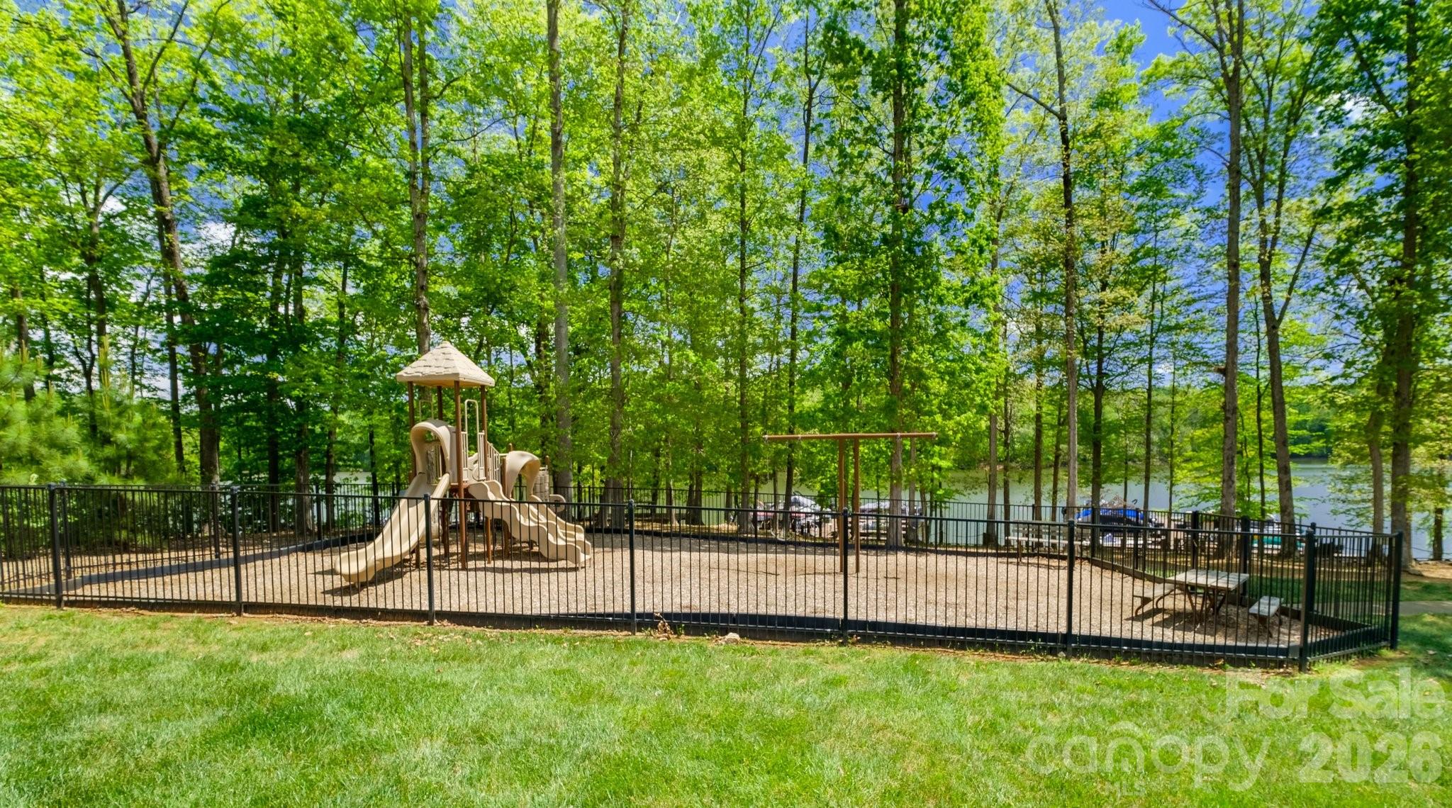 8156 Merryvale Lane — Charlotte