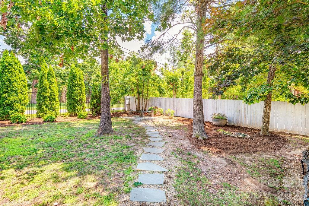 3 Gale Kelly Court — Weaverville