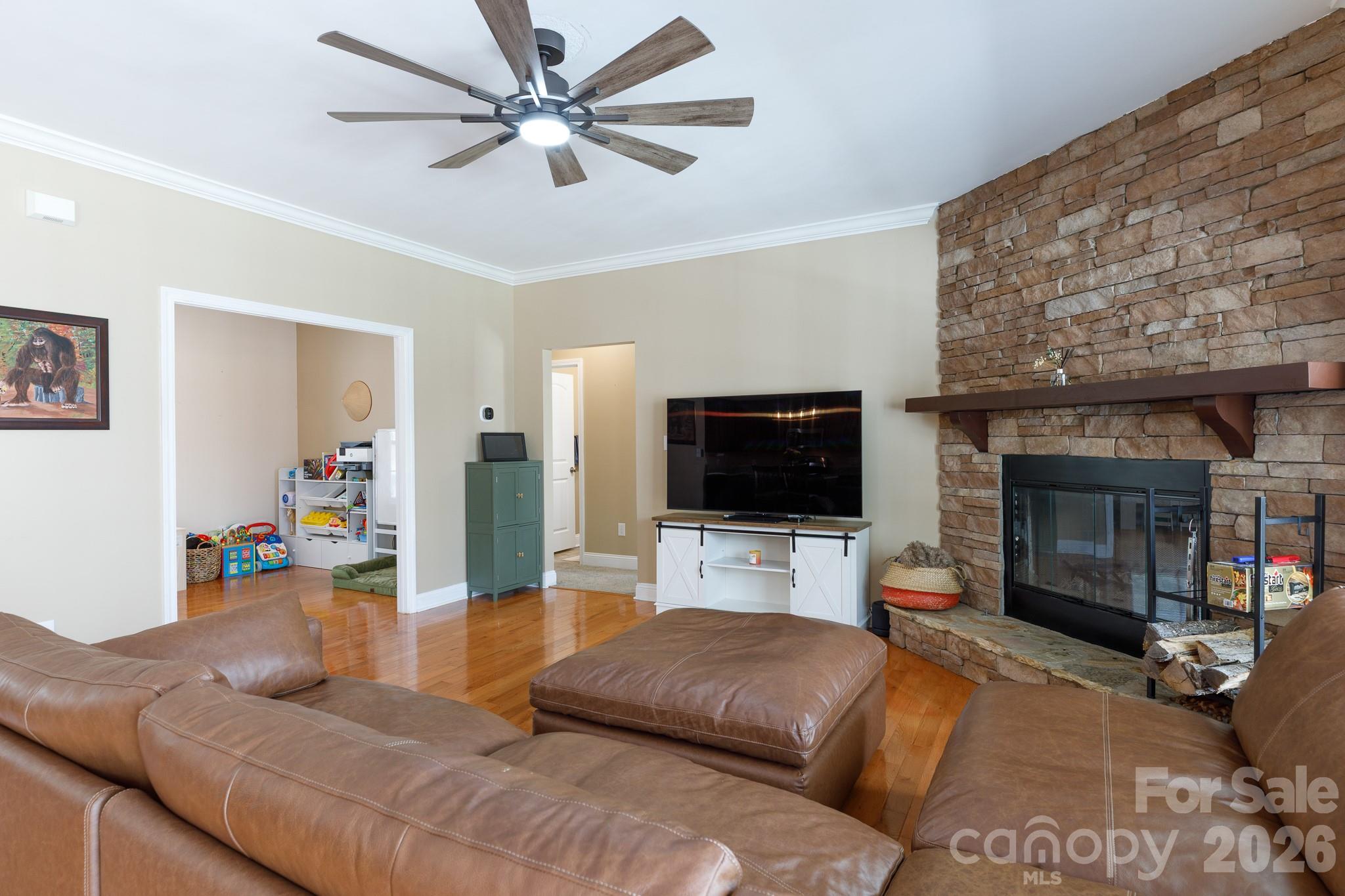 1108 King Road — York