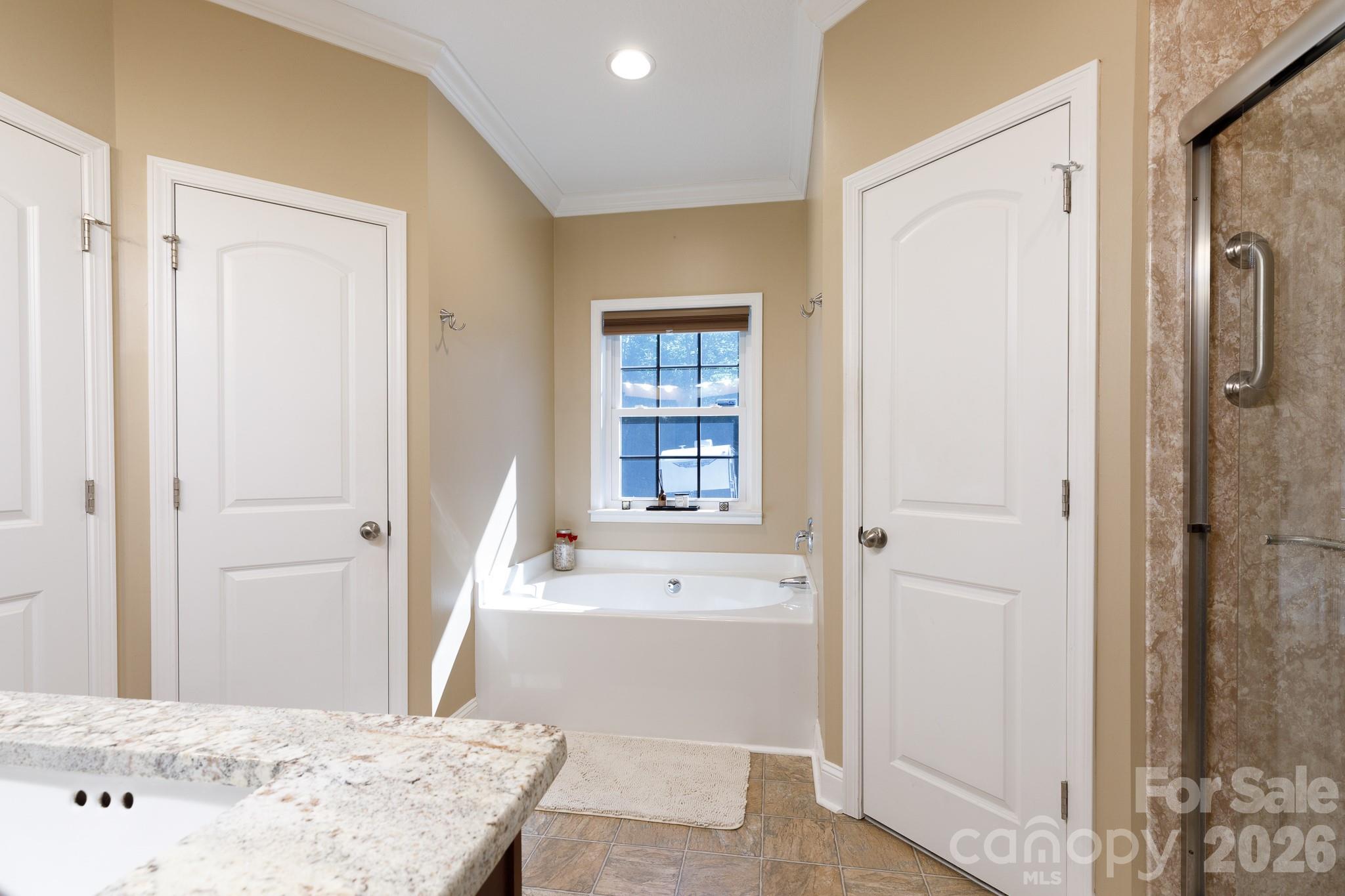 1108 King Road — York