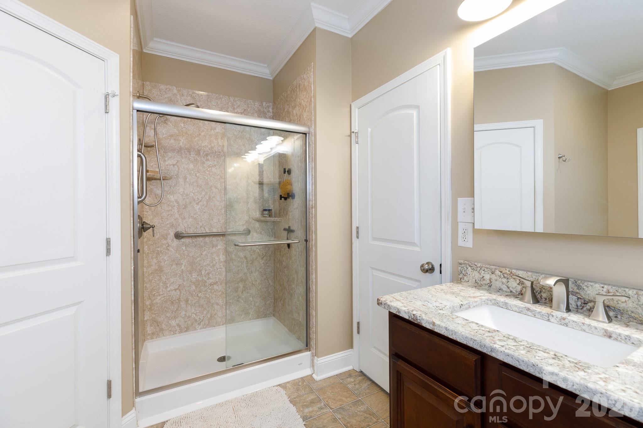 1108 King Road — York