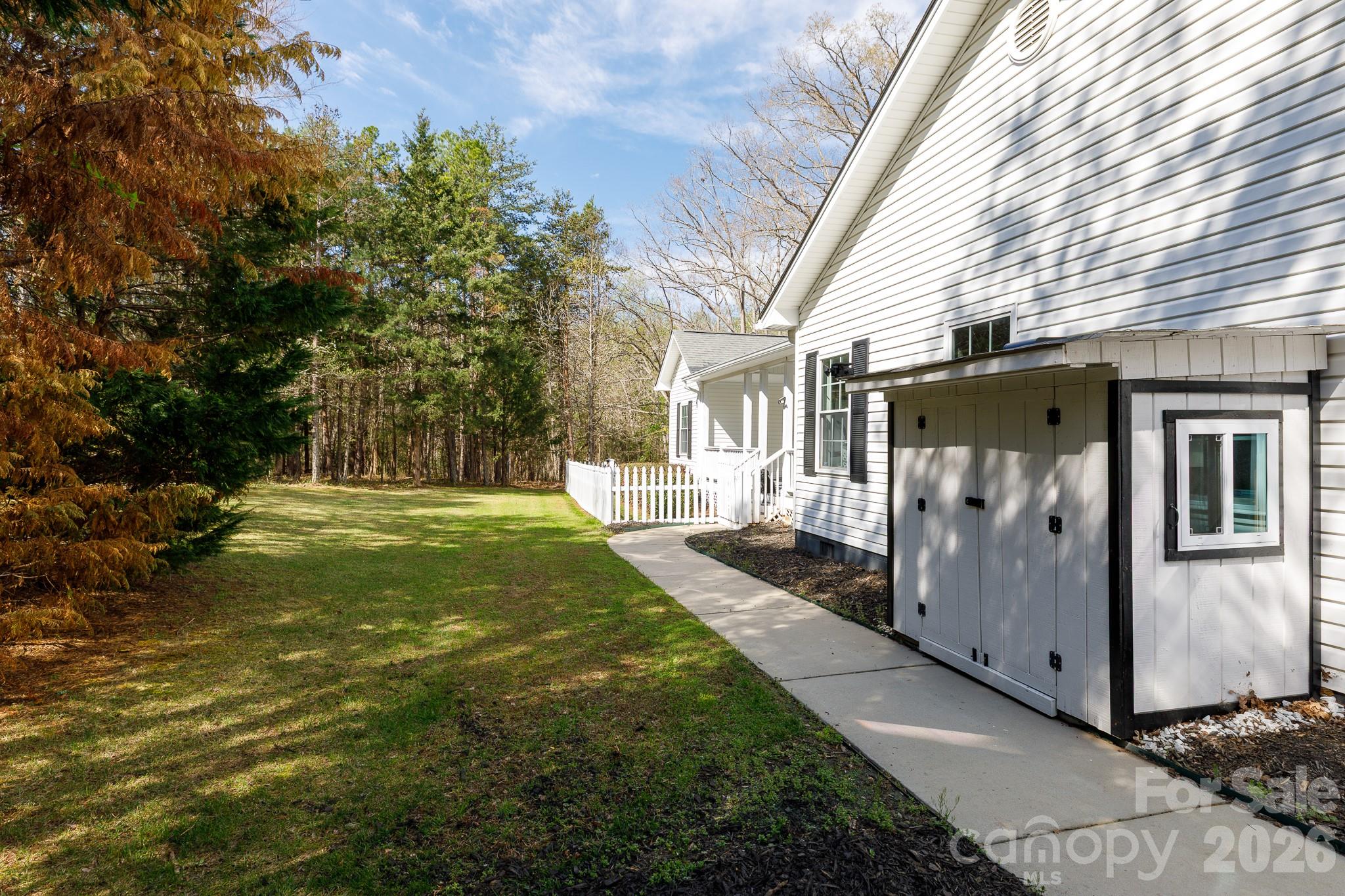 1108 King Road — York