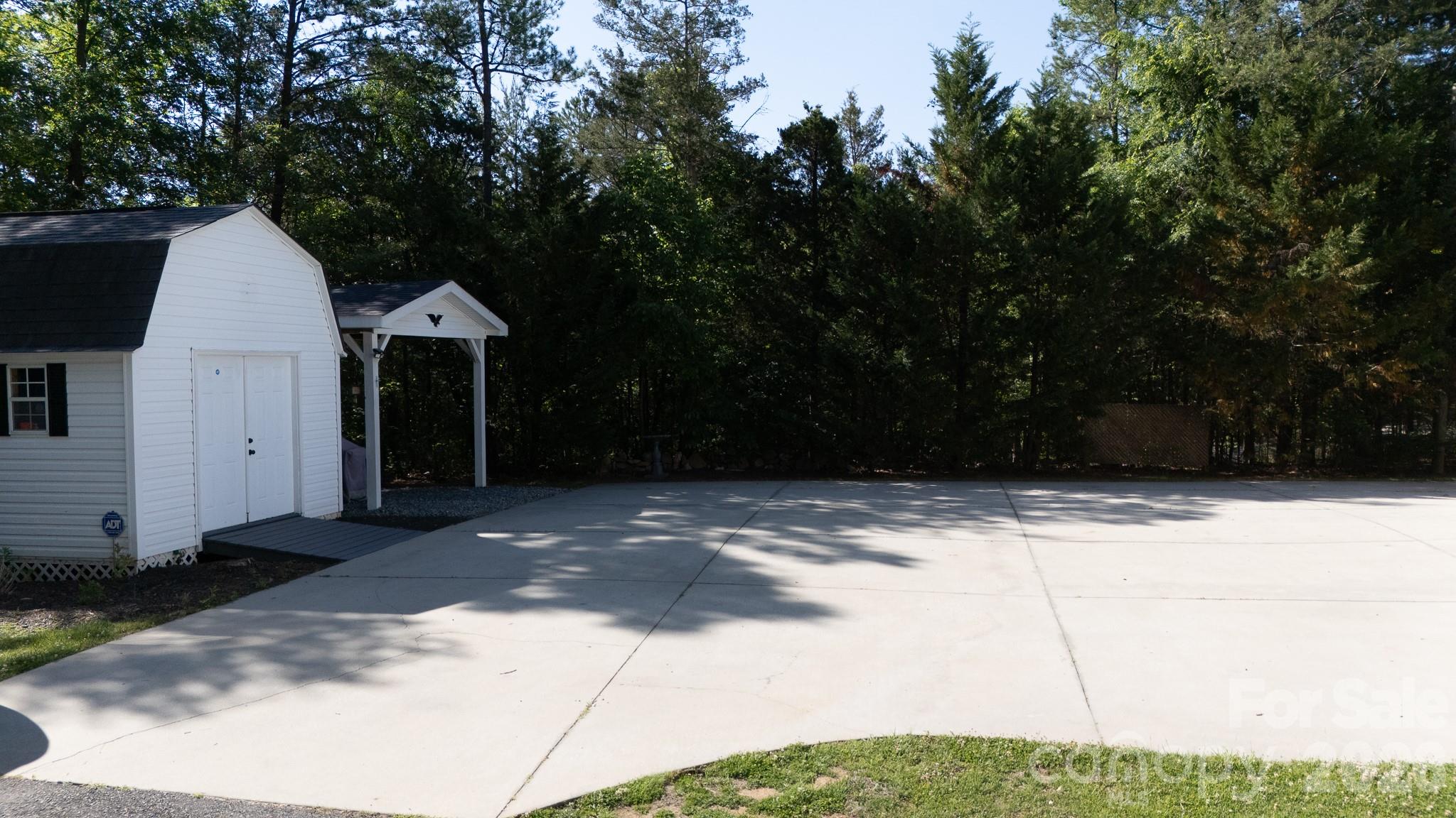 1108 King Road — York