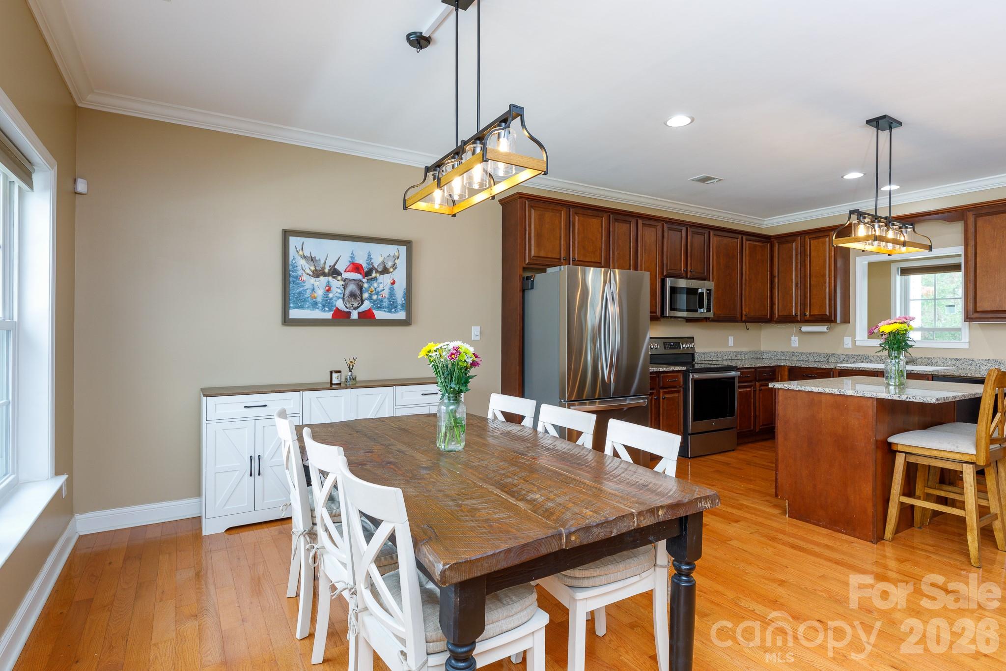 1108 King Road — York