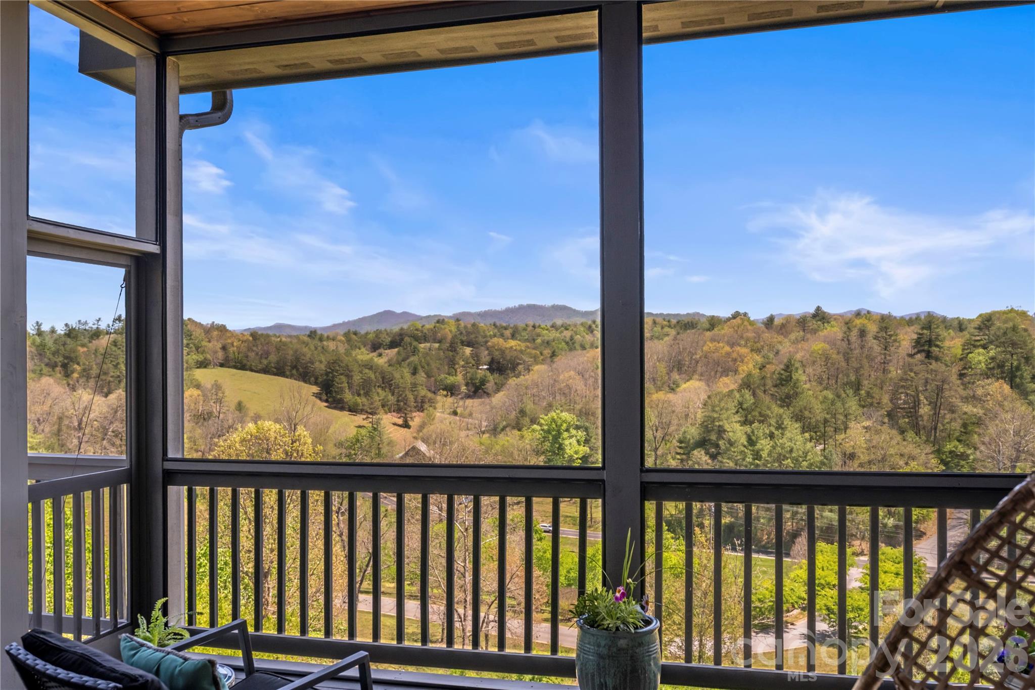 28 Gracie Lane — Weaverville