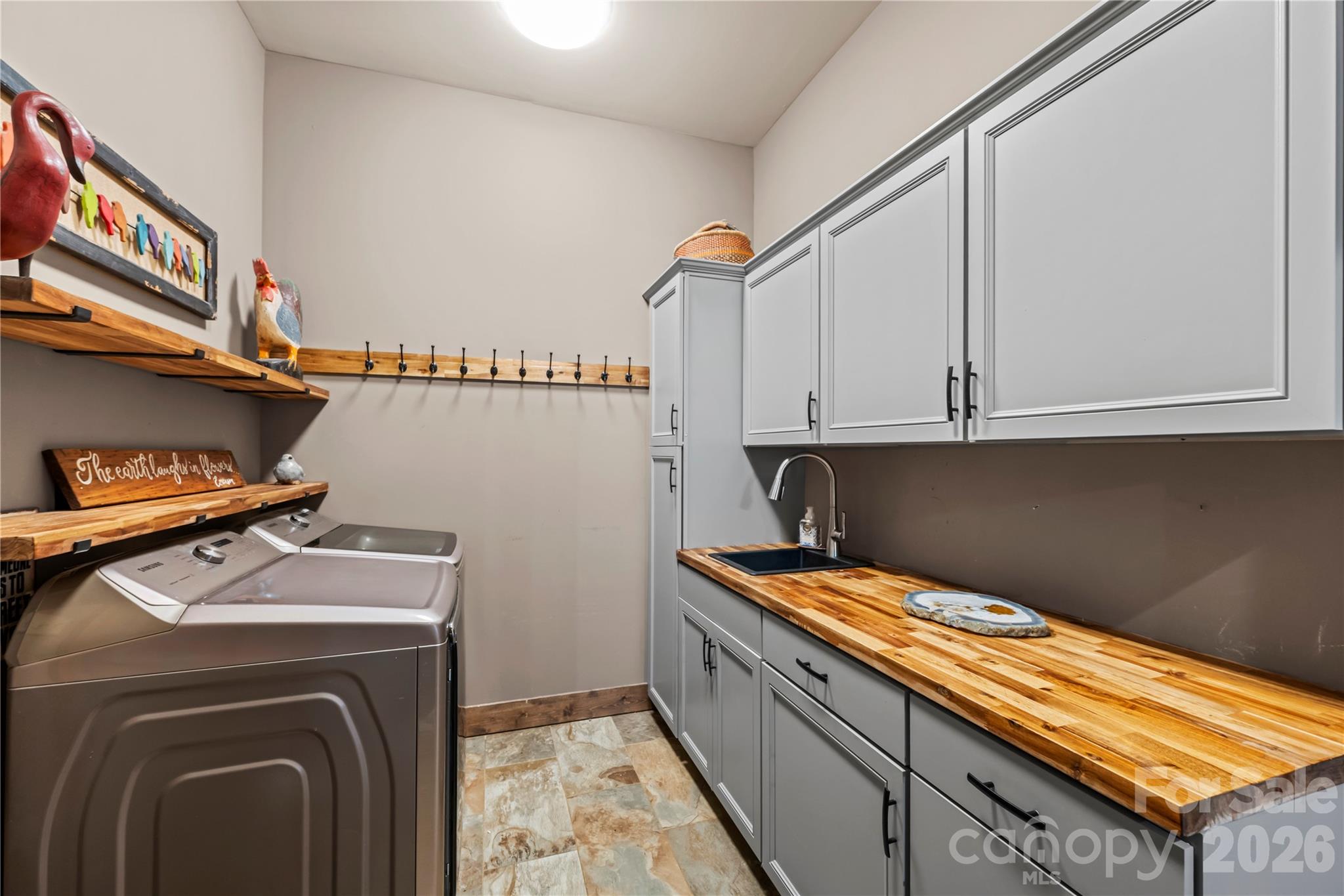 28 Gracie Lane — Weaverville