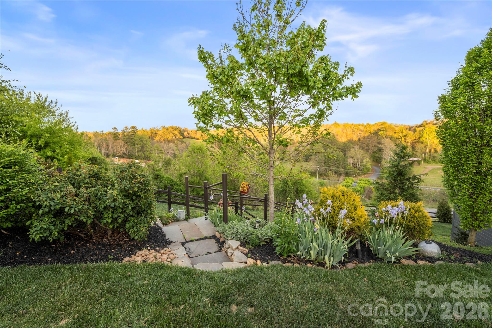 28 Gracie Lane — Weaverville