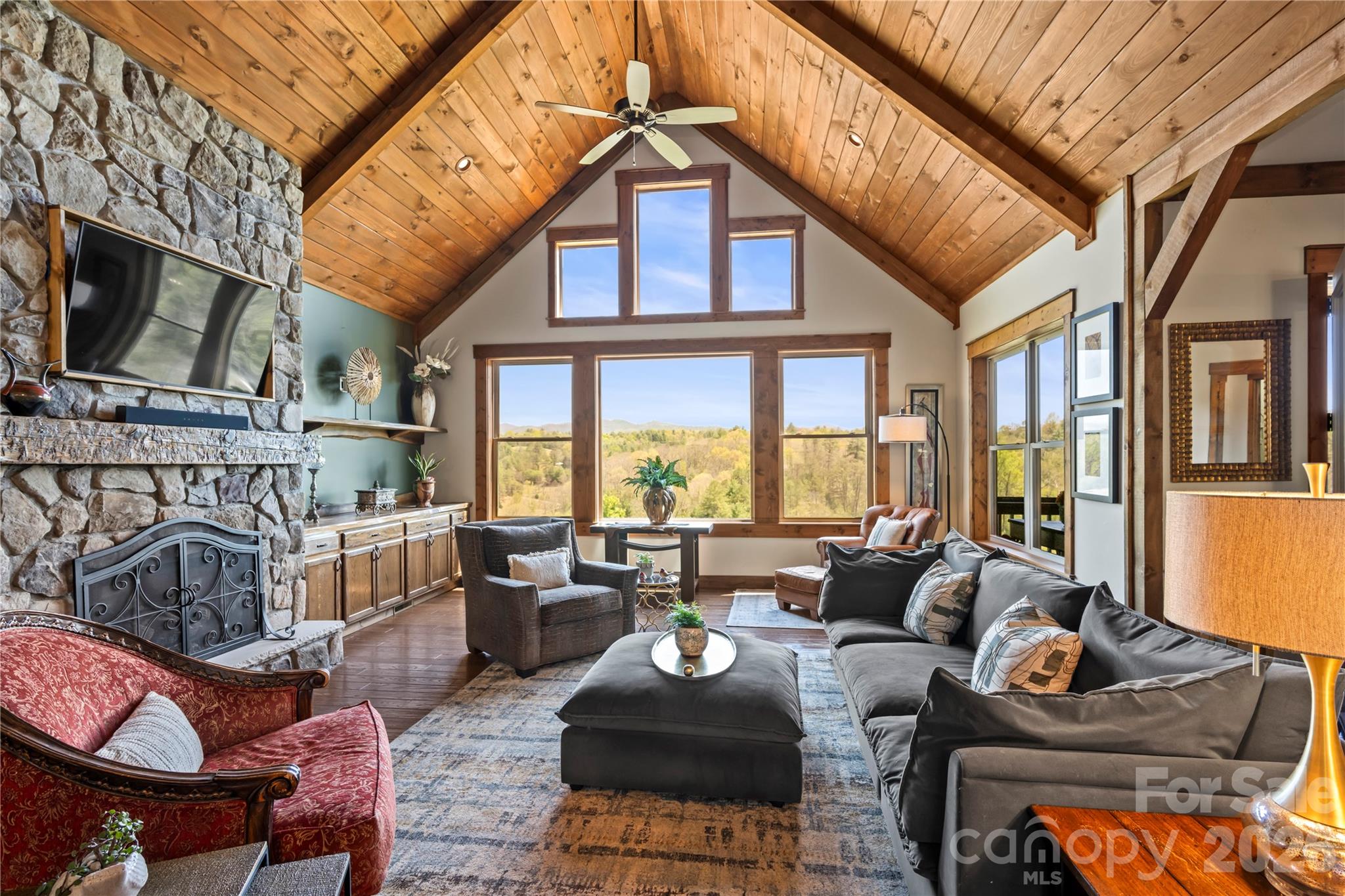 28 Gracie Lane — Weaverville