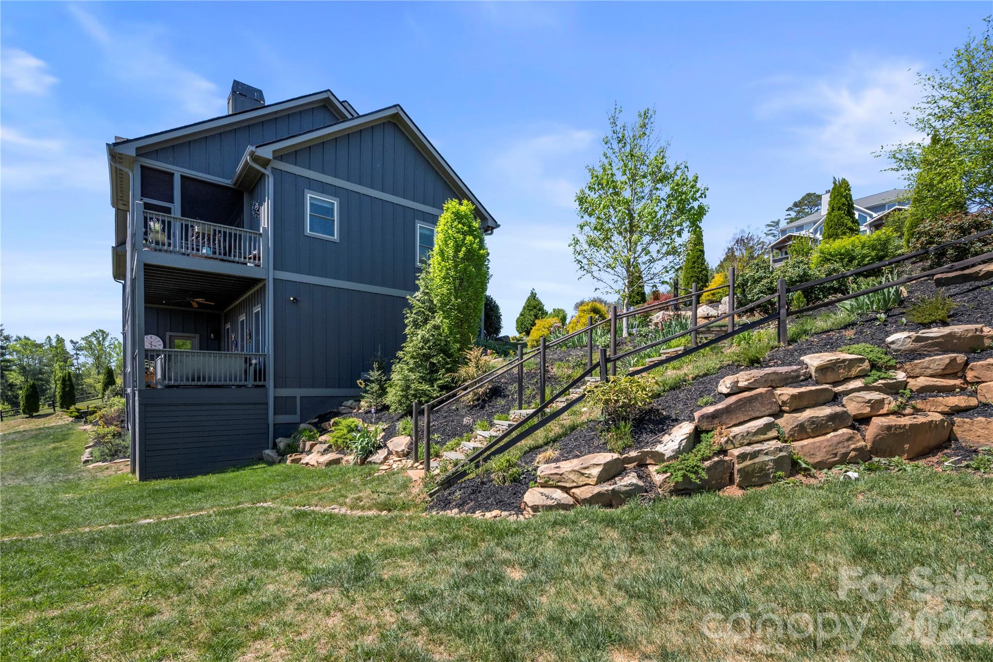 28 Gracie Lane — Weaverville