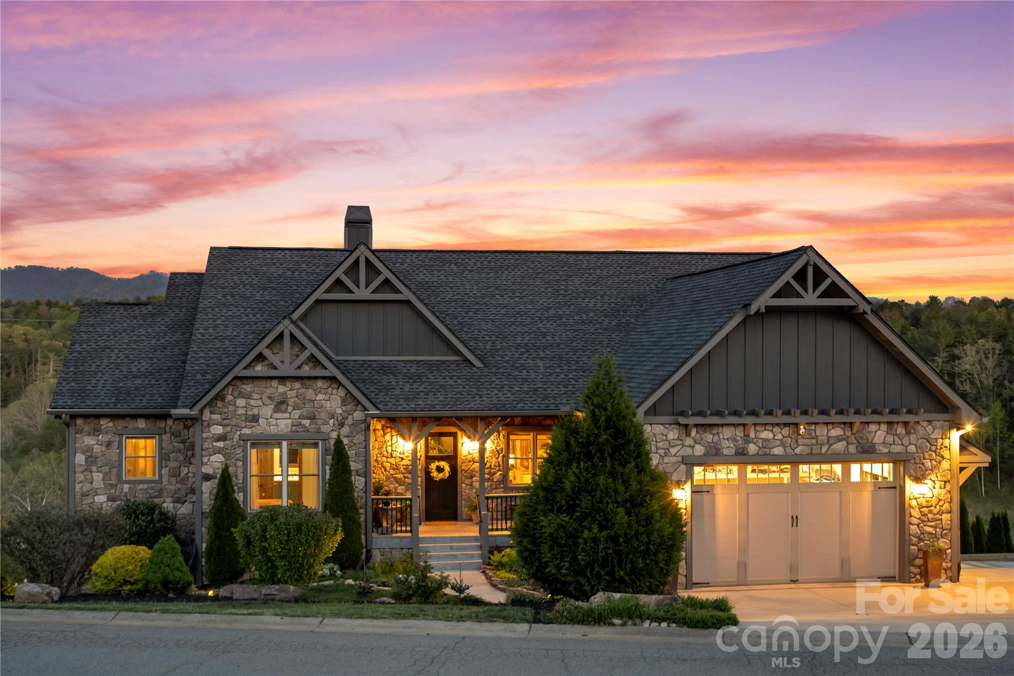 28 Gracie Lane — Weaverville