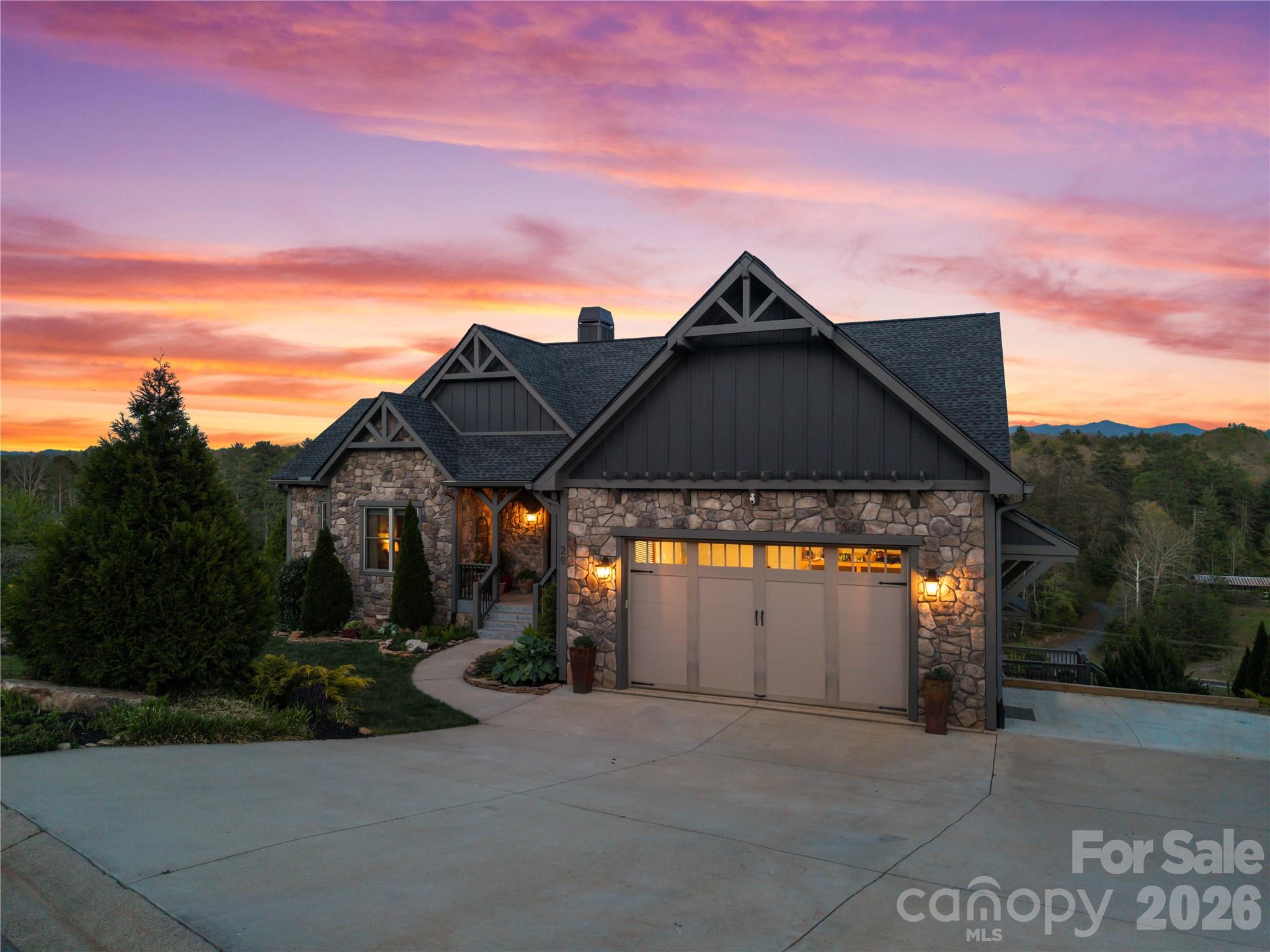 28 Gracie Lane — Weaverville