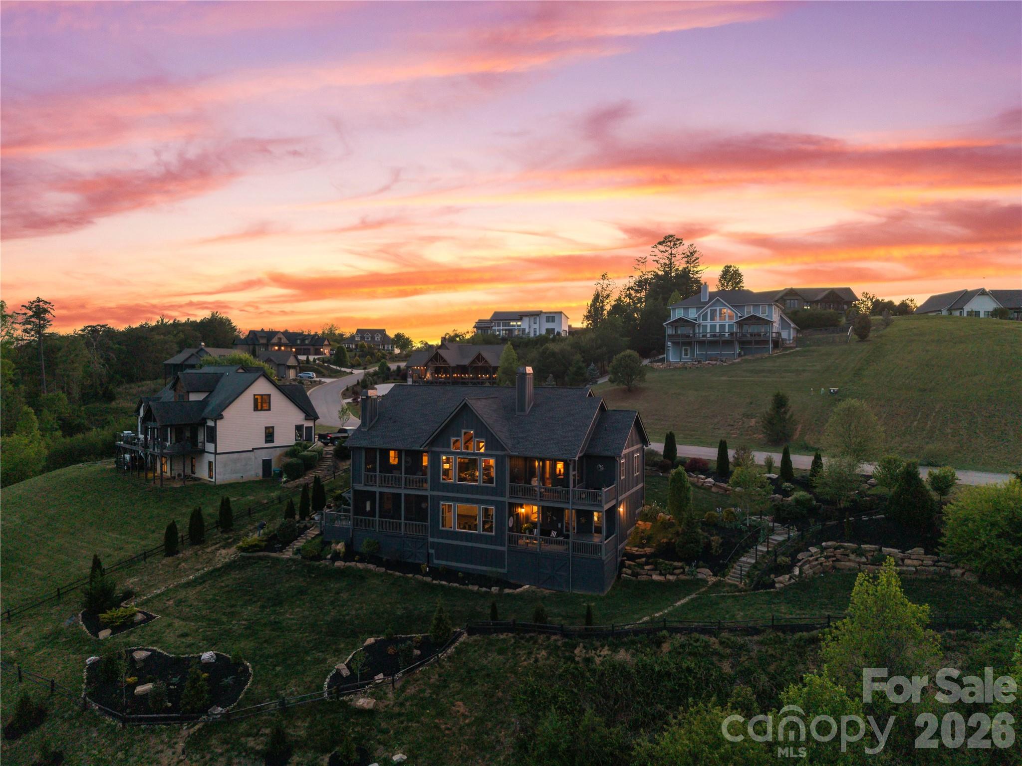 28 Gracie Lane — Weaverville