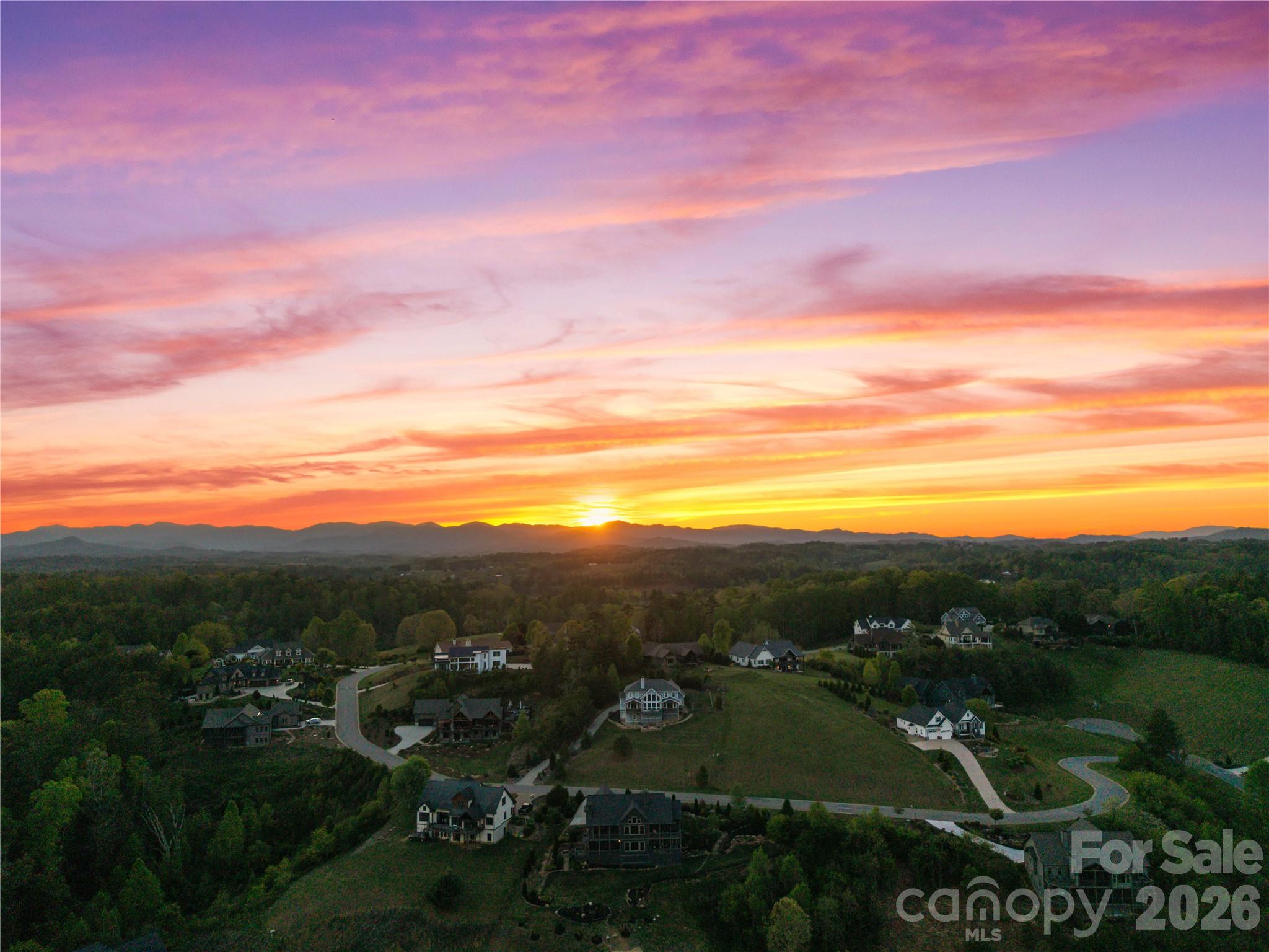 28 Gracie Lane — Weaverville