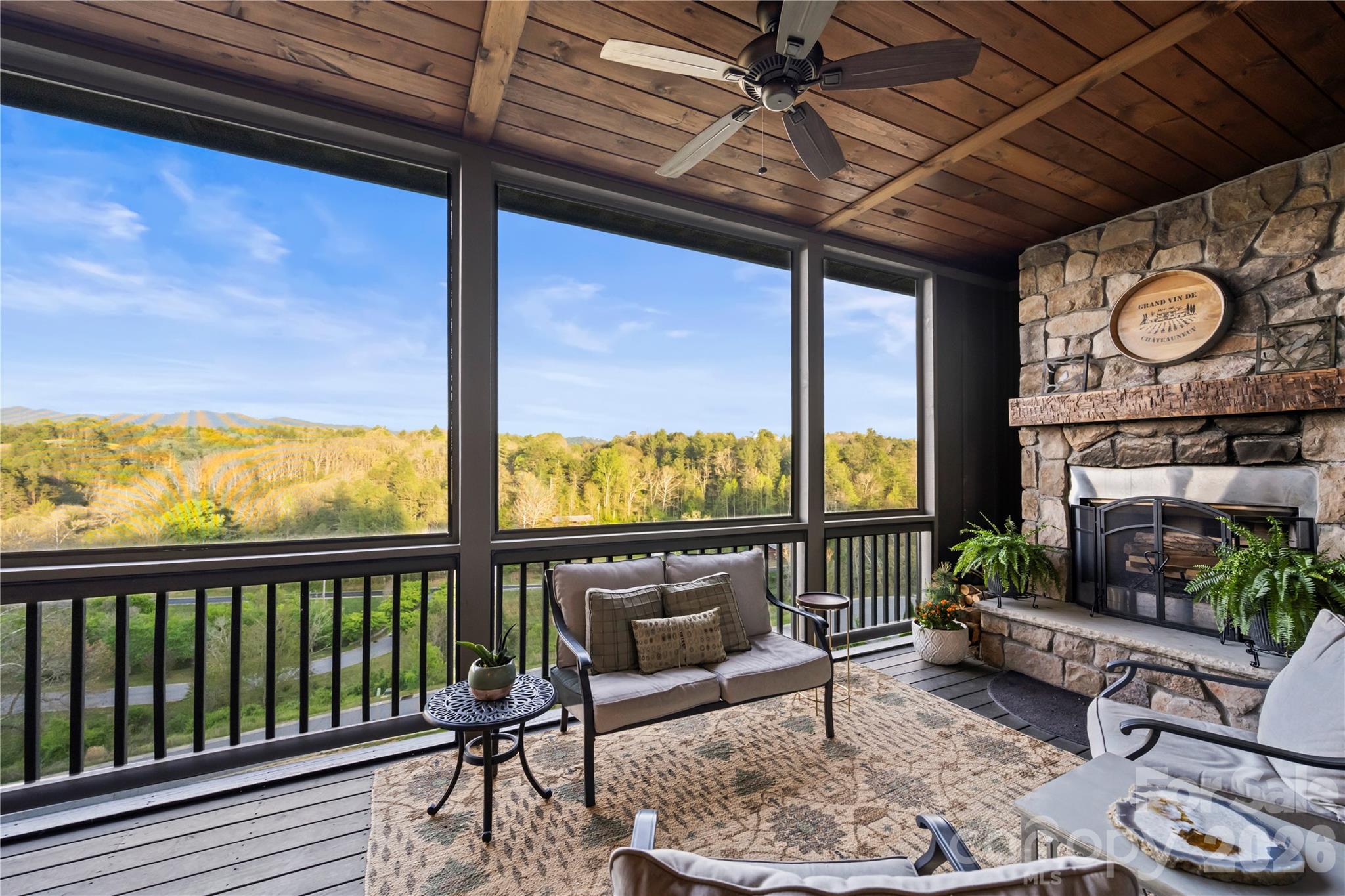 28 Gracie Lane — Weaverville
