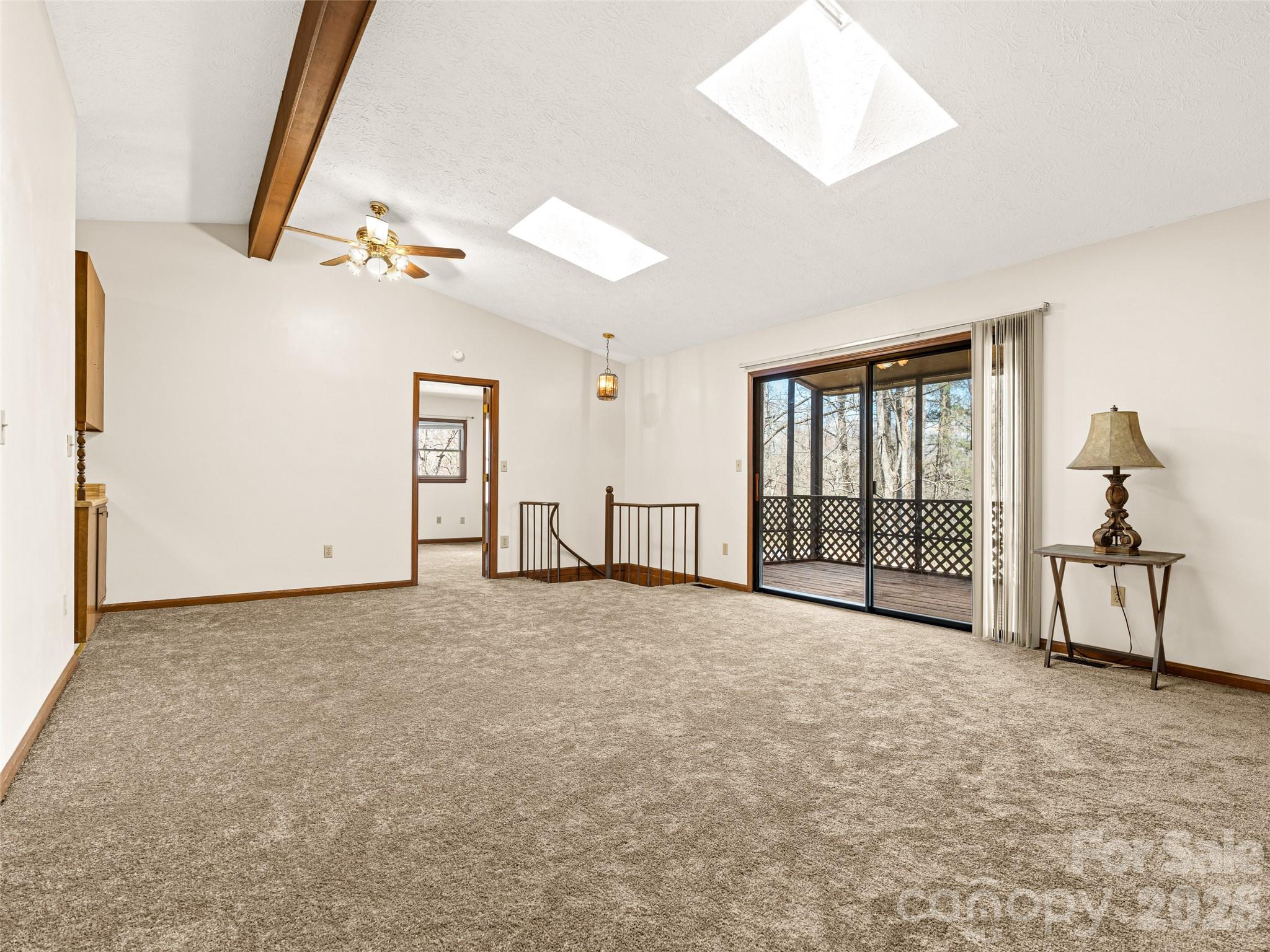 86 View De Lake Drive — Etowah