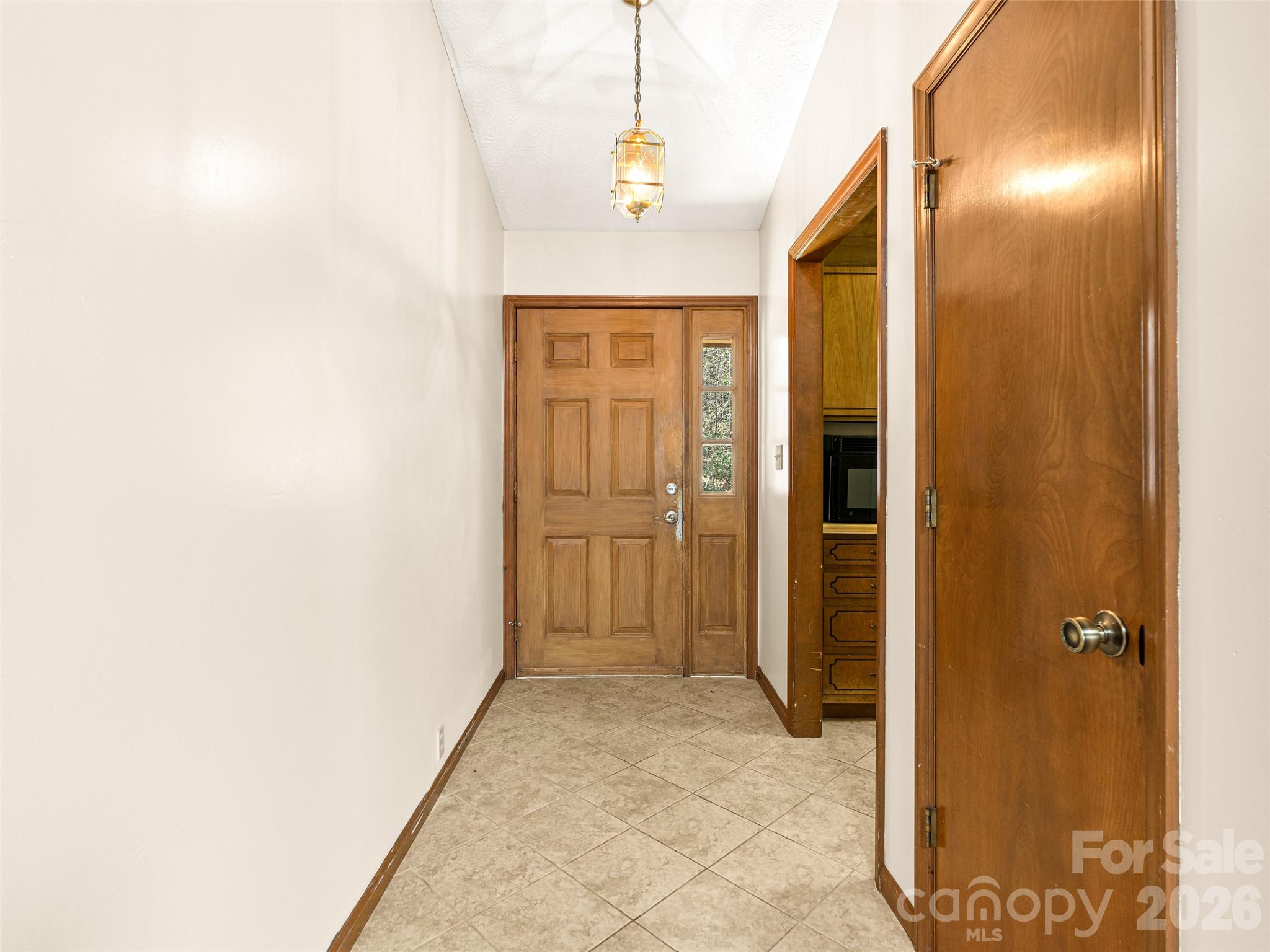 86 View De Lake Drive — Etowah