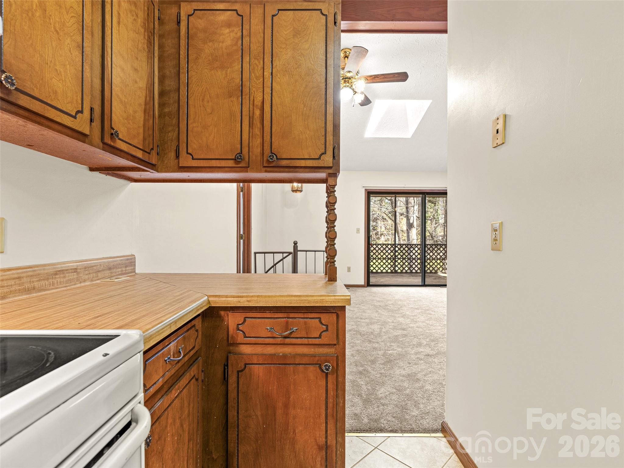 86 View De Lake Drive — Etowah