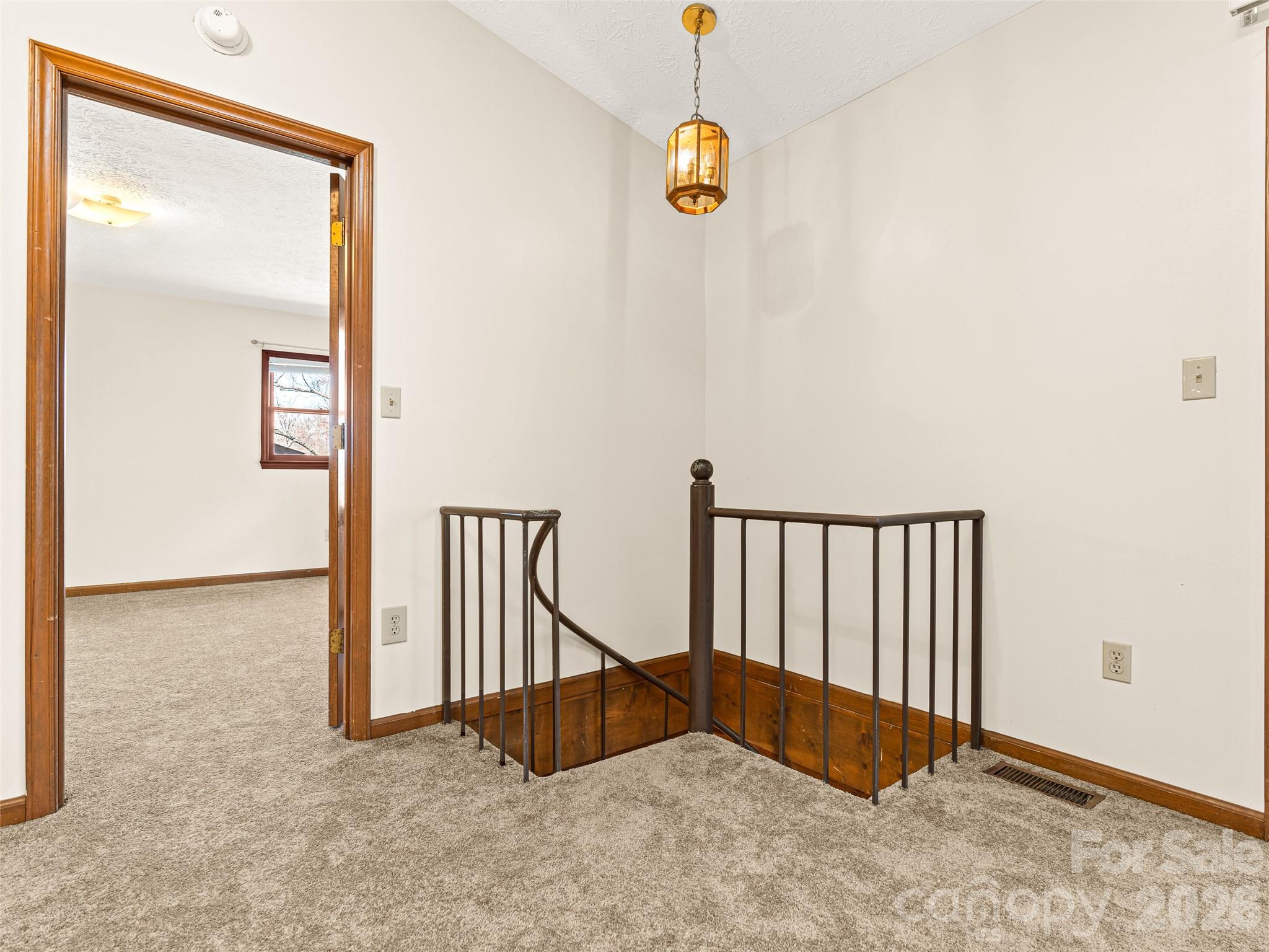 86 View De Lake Drive — Etowah