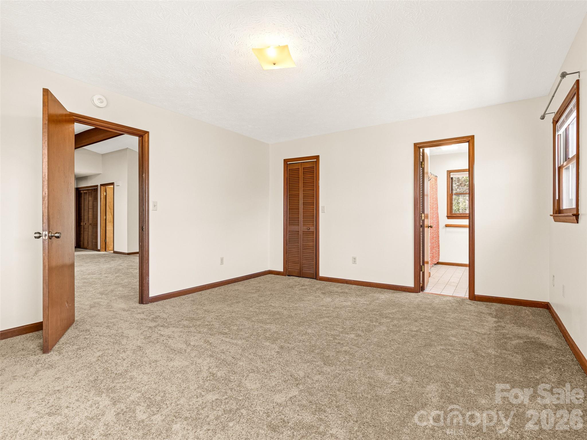 86 View De Lake Drive — Etowah