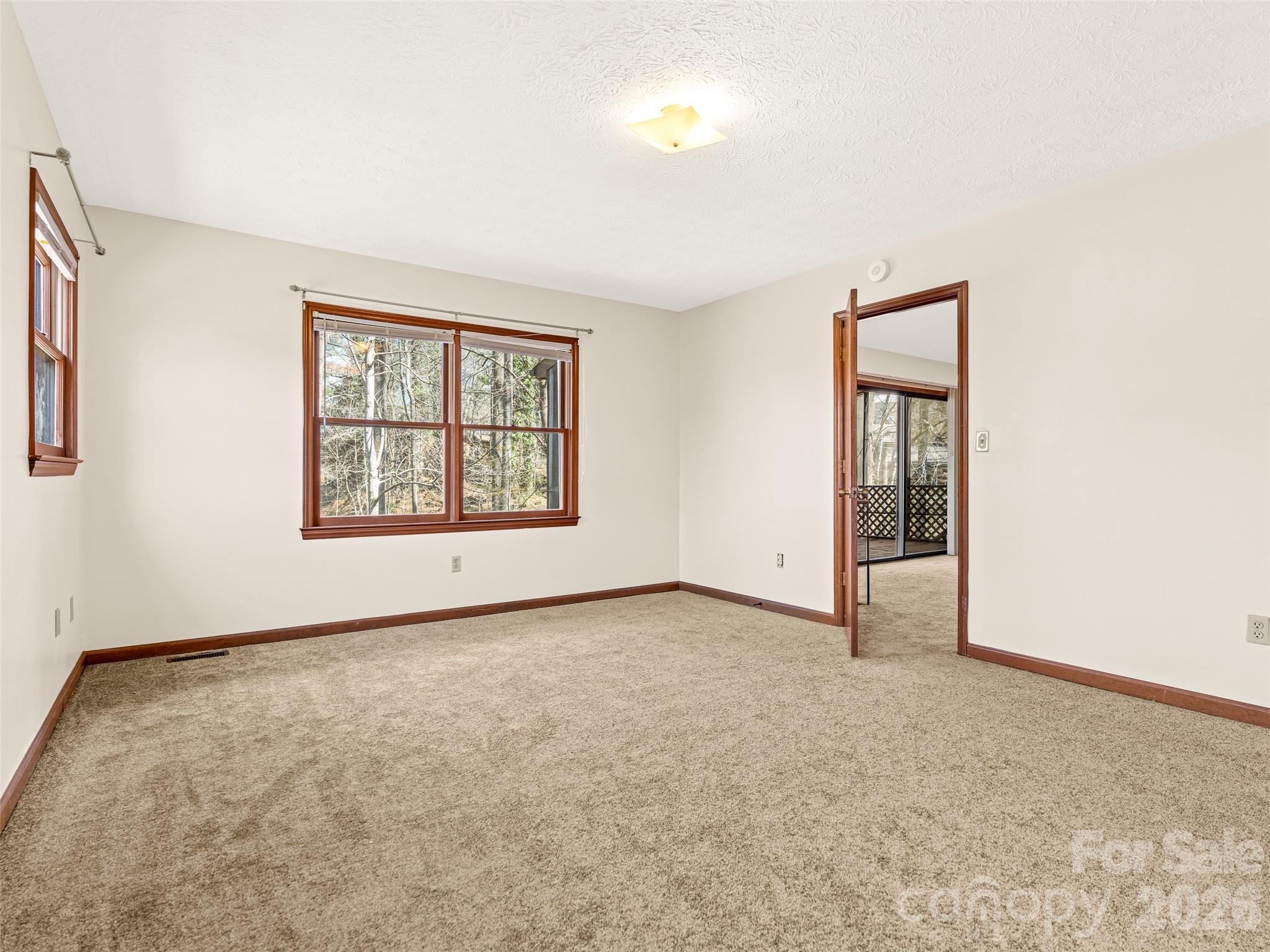 86 View De Lake Drive — Etowah