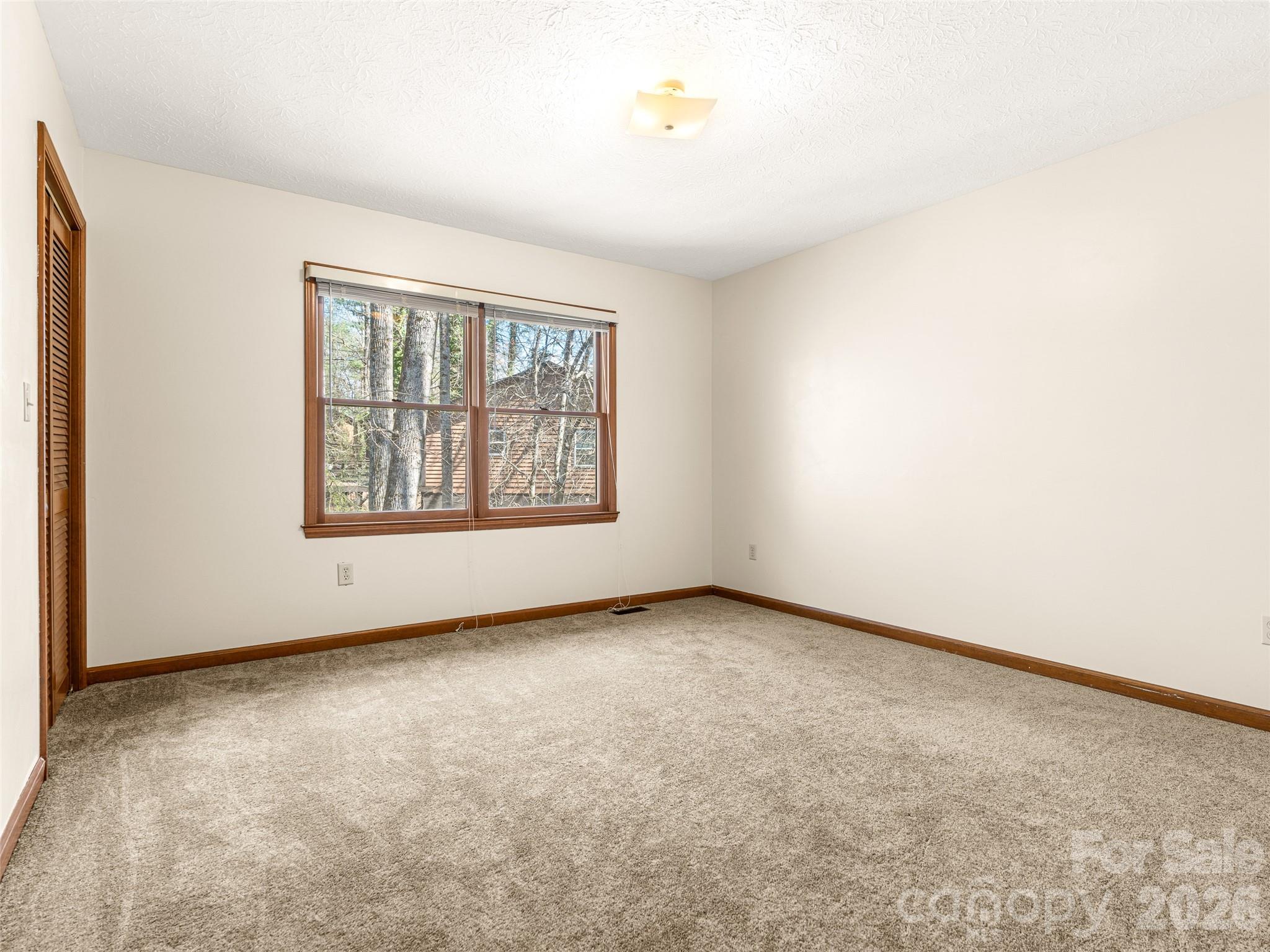 86 View De Lake Drive — Etowah