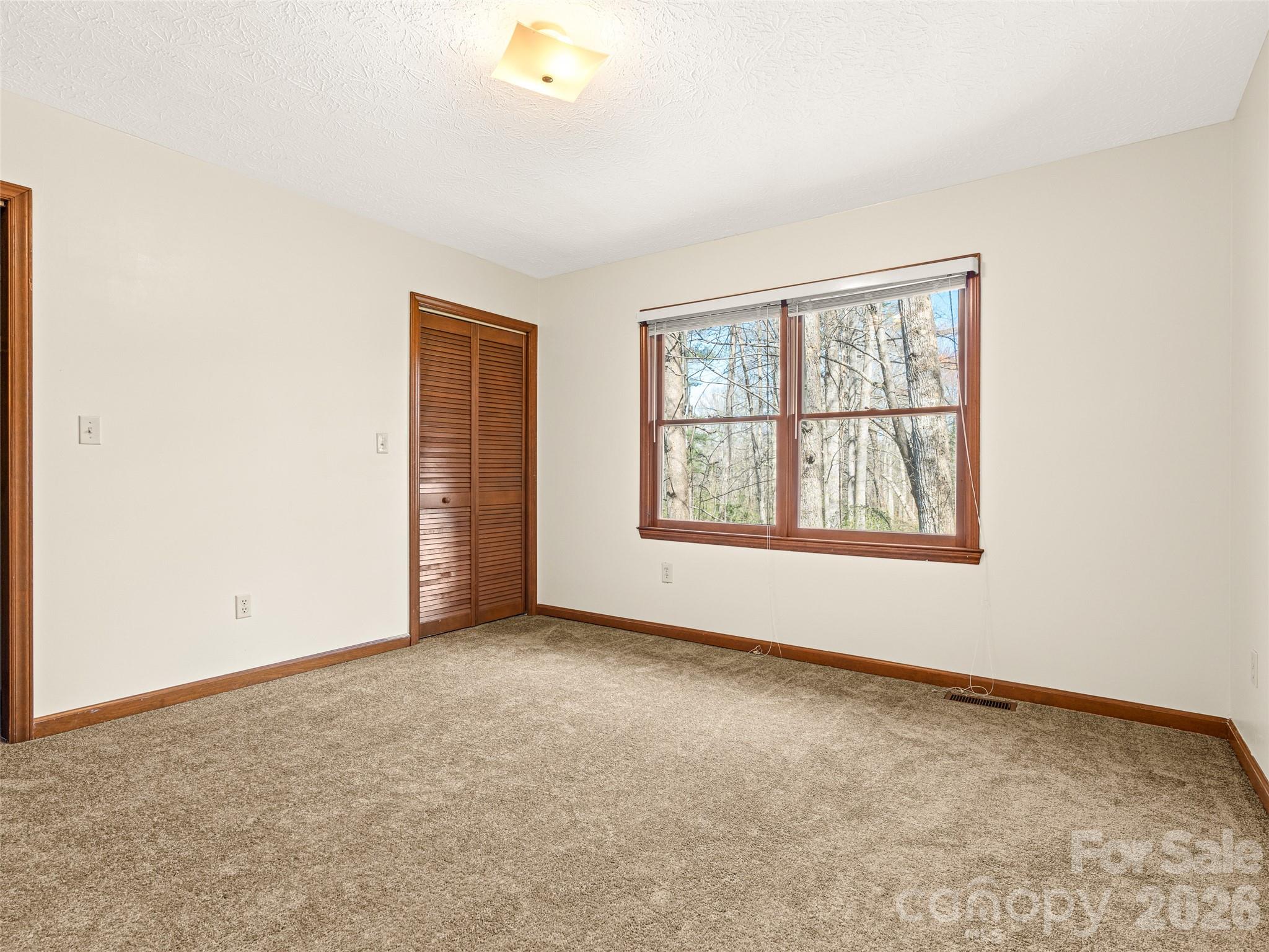 86 View De Lake Drive — Etowah