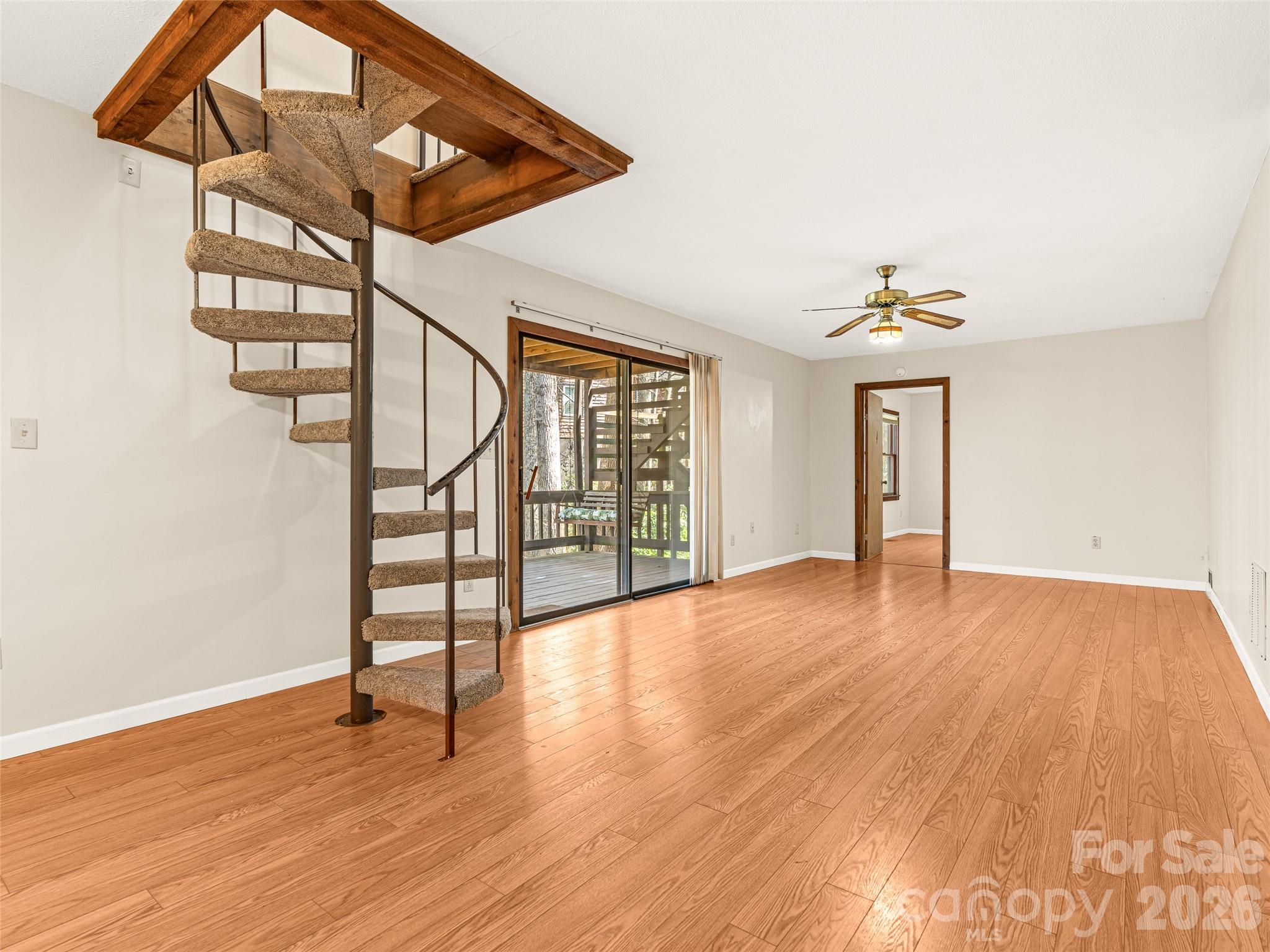 86 View De Lake Drive — Etowah