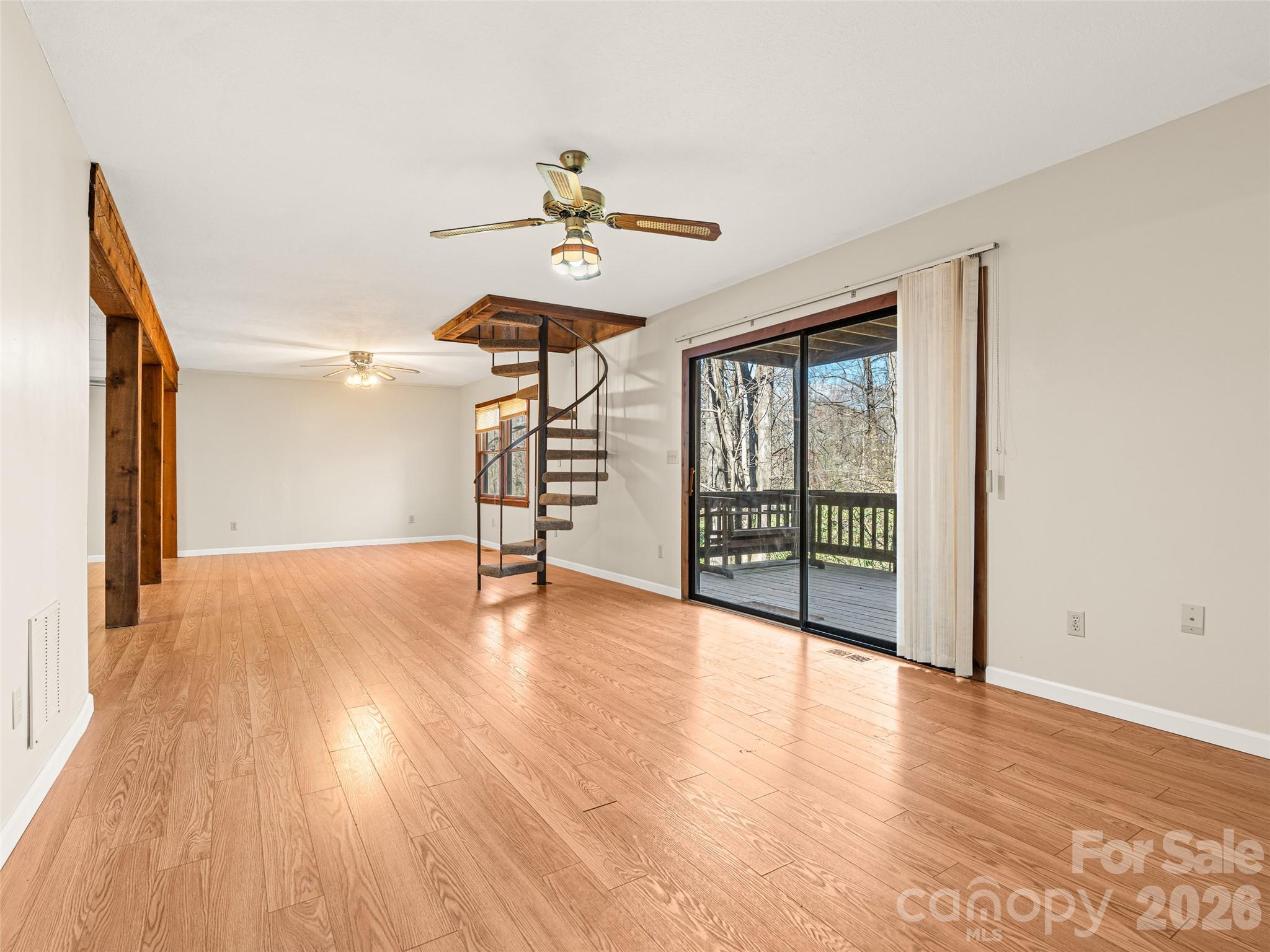 86 View De Lake Drive — Etowah