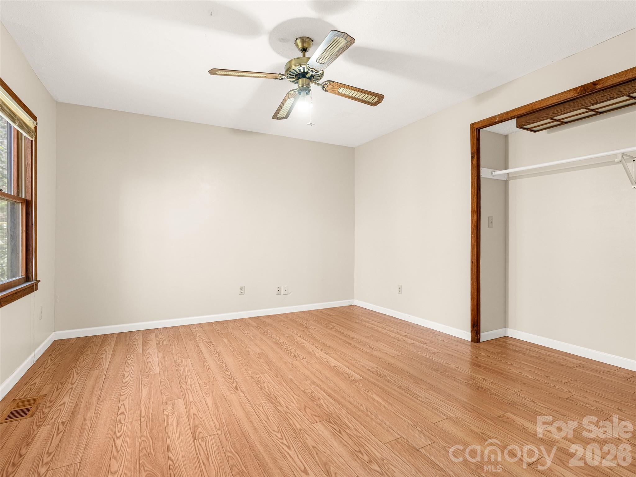 86 View De Lake Drive — Etowah