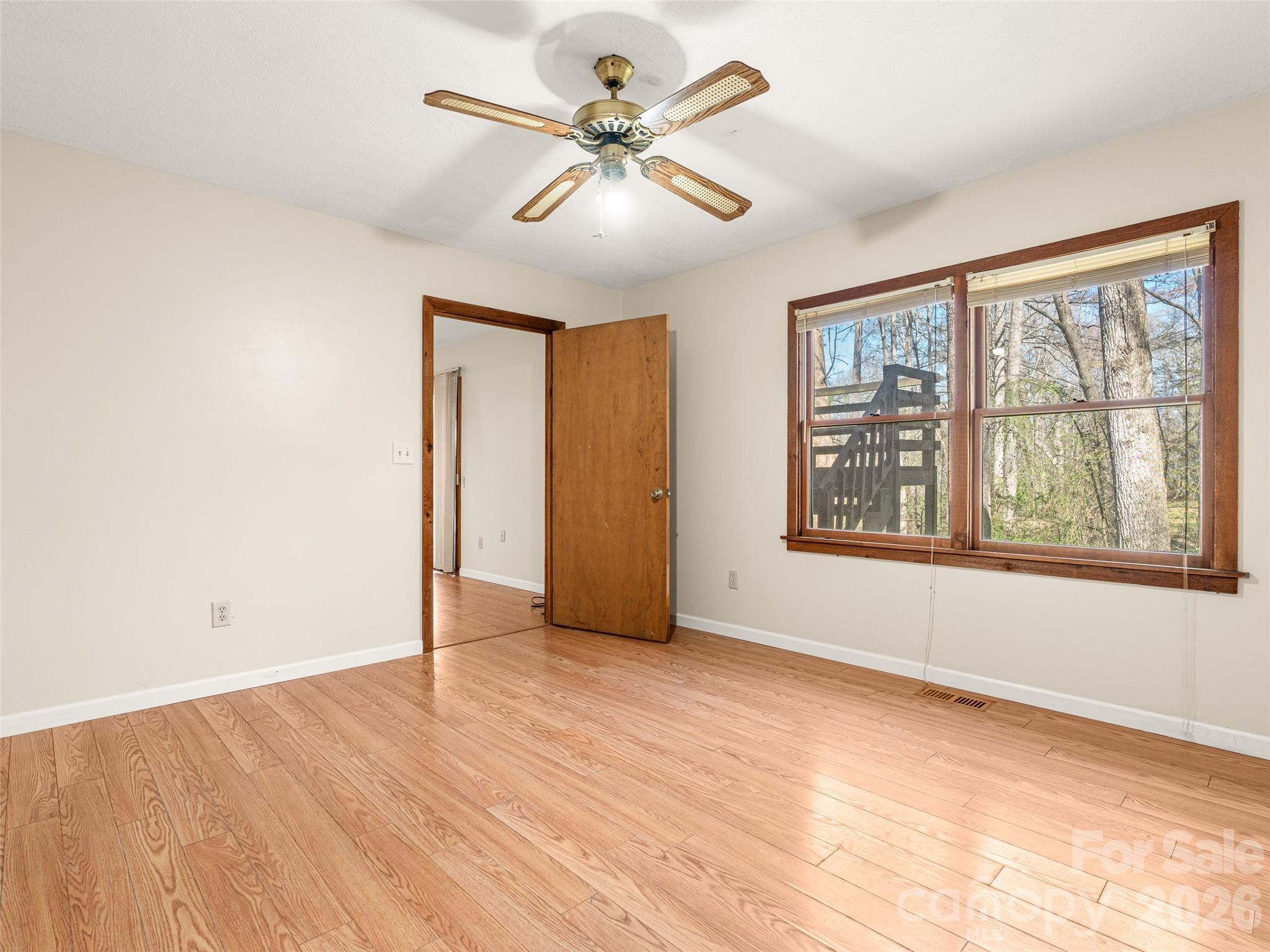 86 View De Lake Drive — Etowah